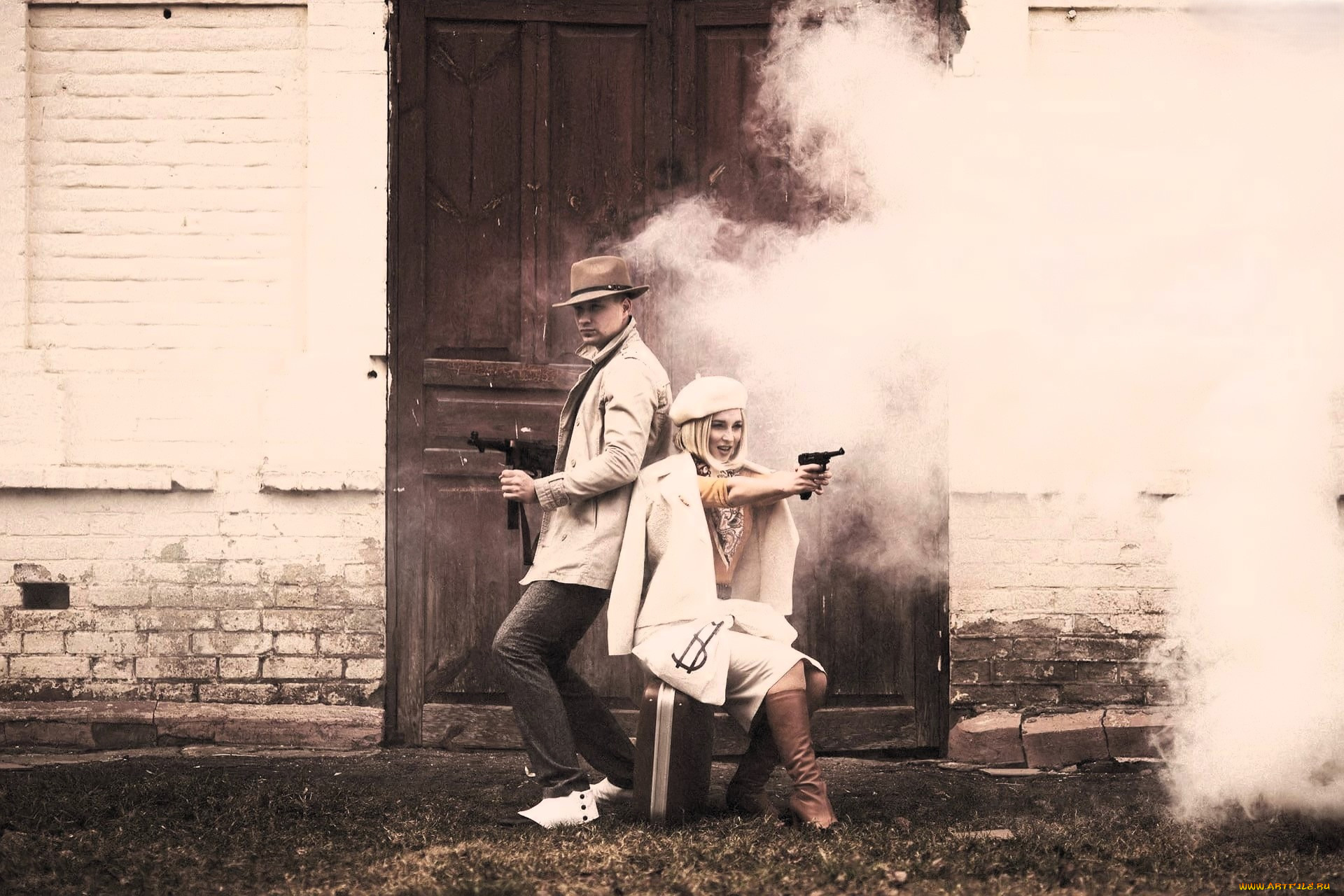 девушки, анна, шаховская, косплей, образы, бонни, и, клайд, оружие, дым, здание, дверь, чемодан