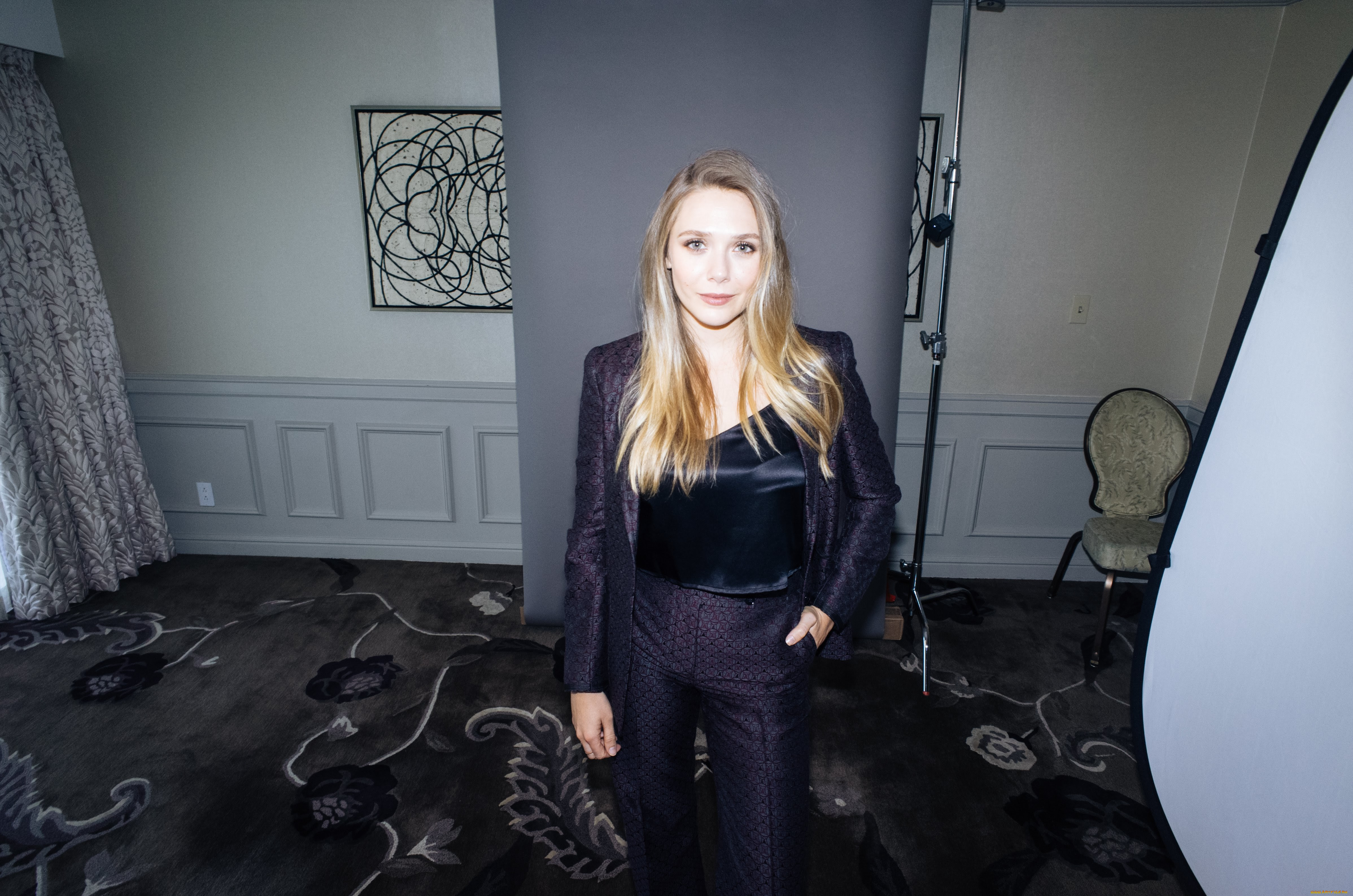девушки, elizabeth, olsen, картина, ковер, костюм, блондинка, актриса
