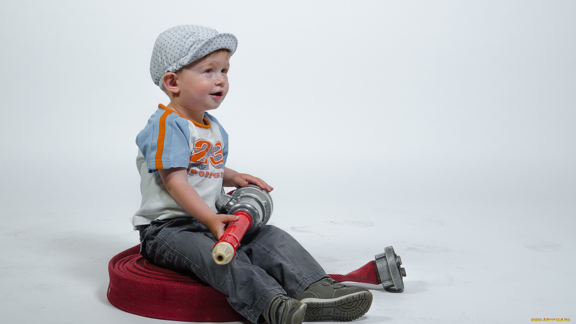 разное, дети, мальчик, кепка, джинсы, брандспойт
