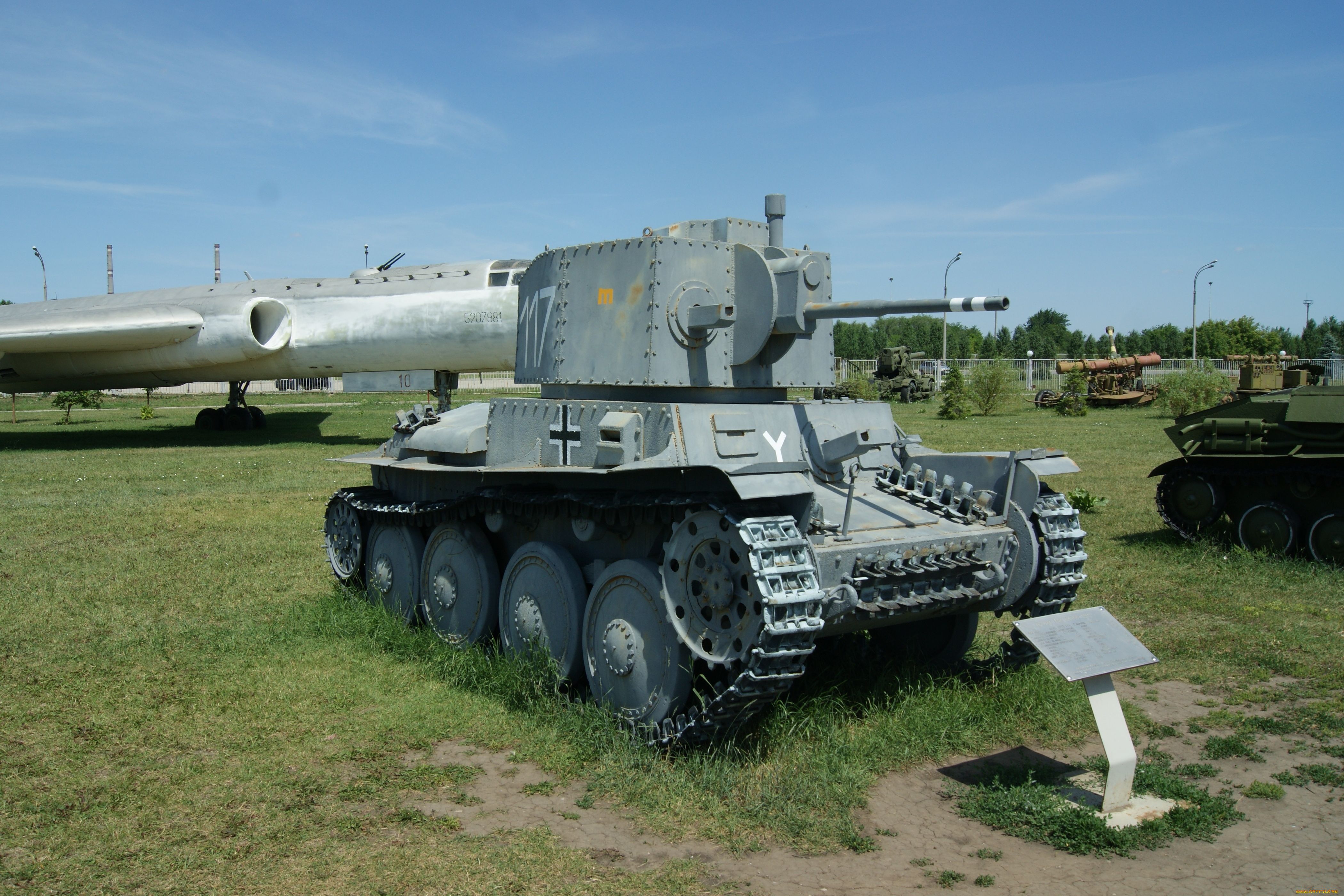 техника, военная, музей, танк, самолет, трава, небо