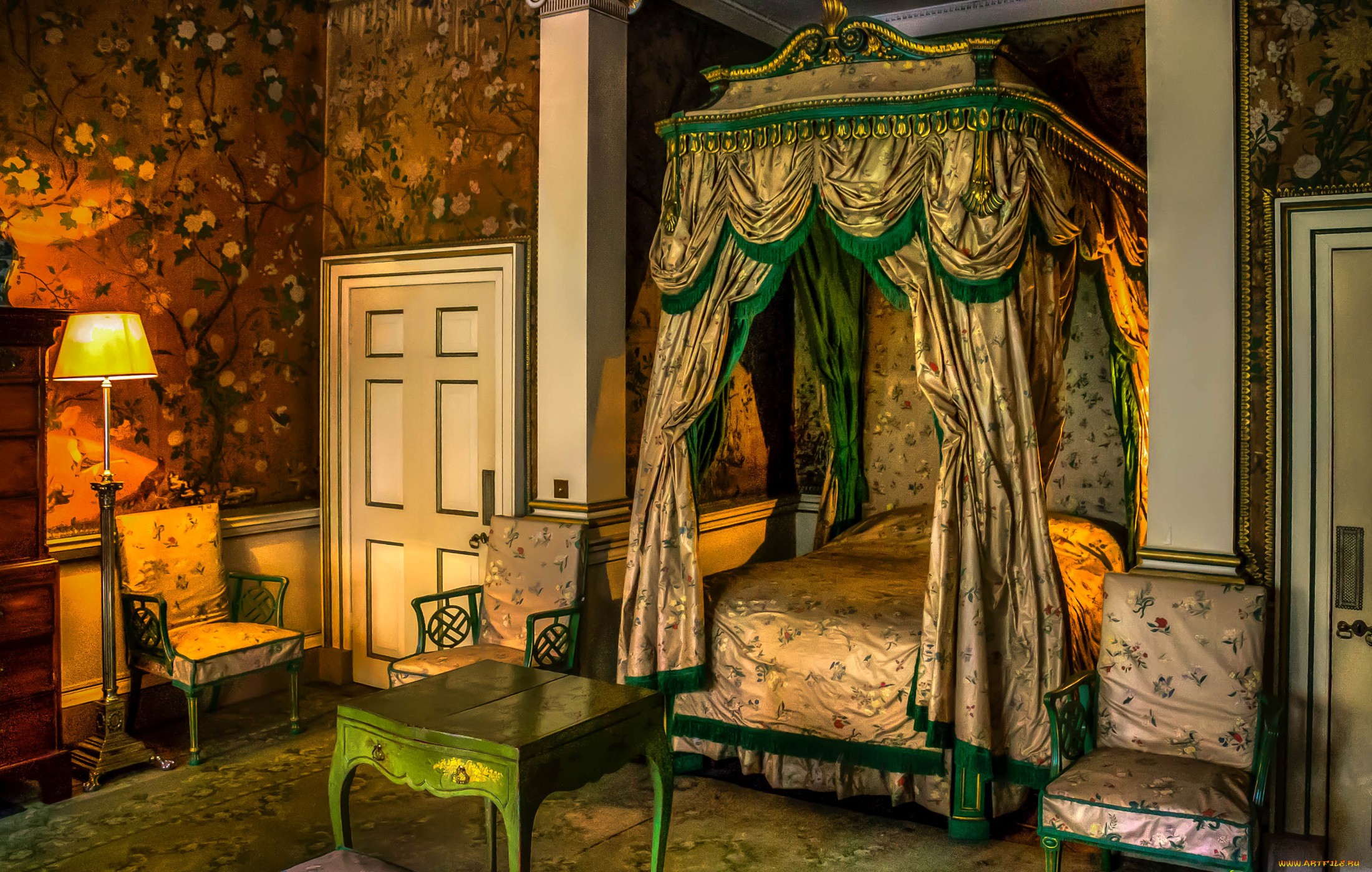 интерьер, спальня, столик, торшер, двери, стулья, кровать, шторы