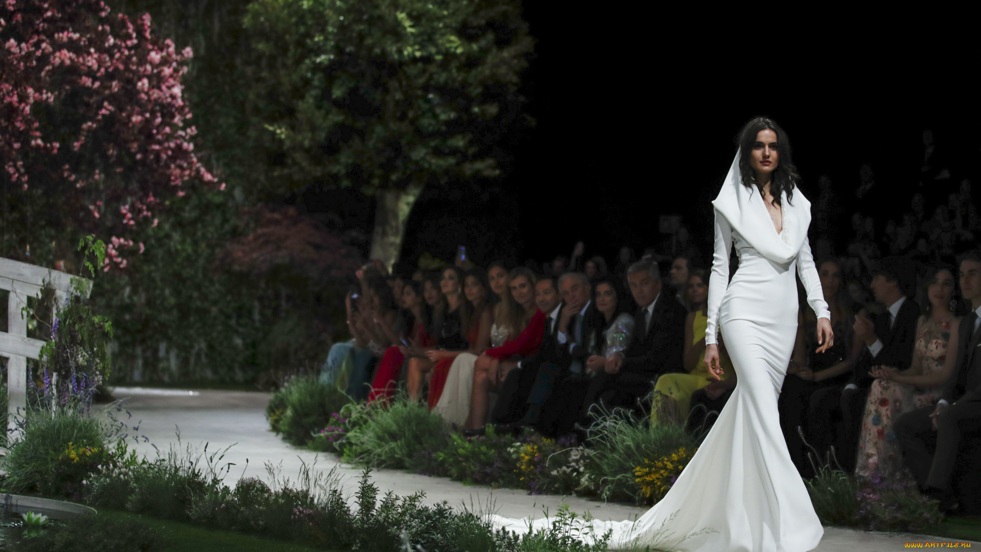 девушки, blanca, padilla, подиум, шлейф, модель, платье, деревья, люди