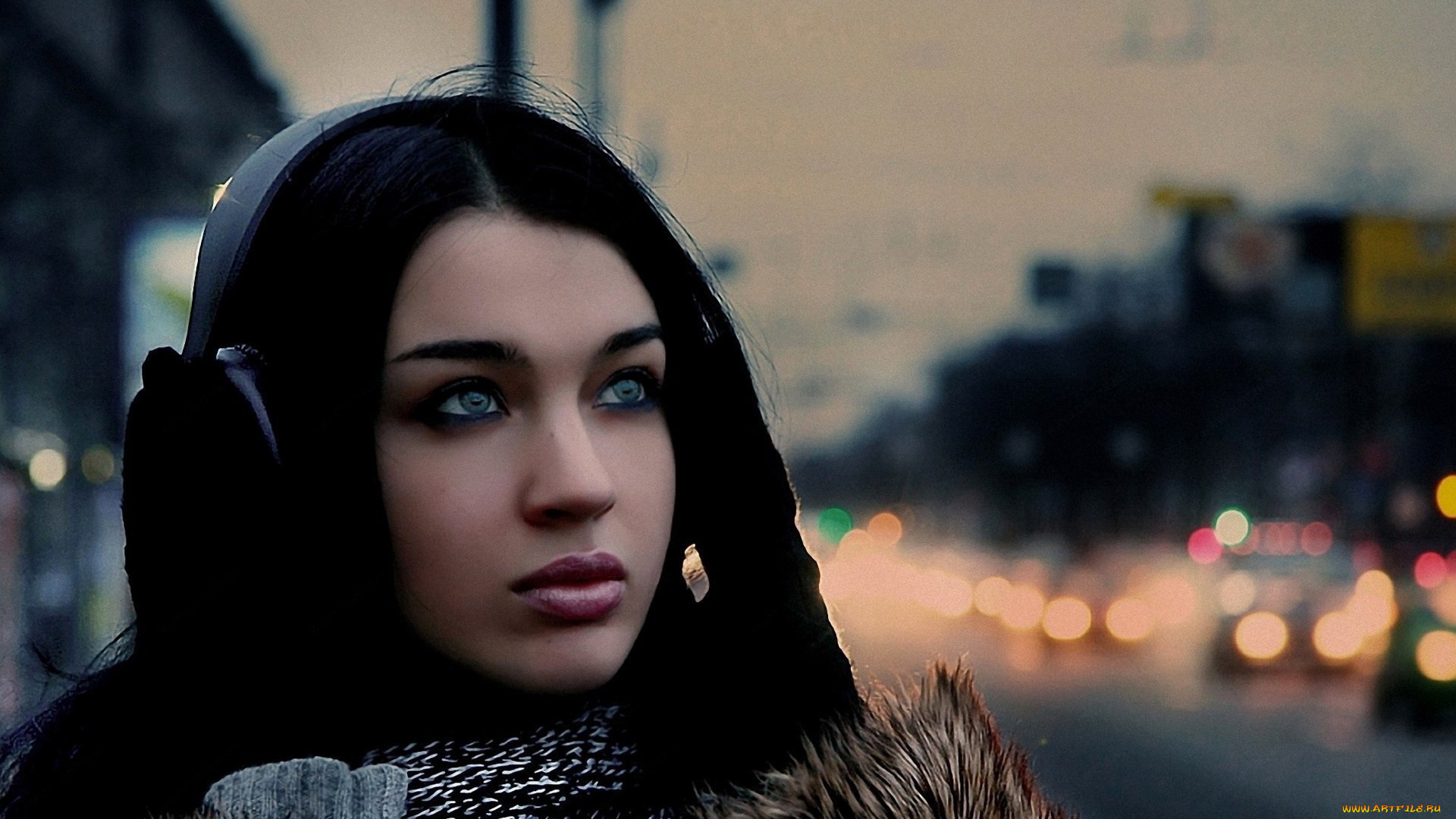 музыка, -другое, улица, взгляд, девушка, наушники, лицо