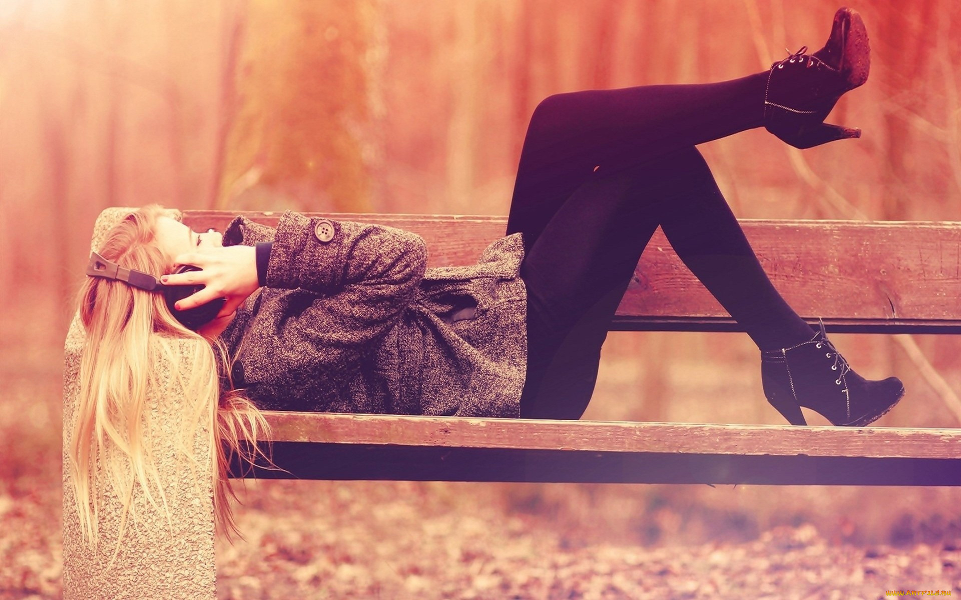 музыка, -другое, улица, скамейка, наушники, девушка