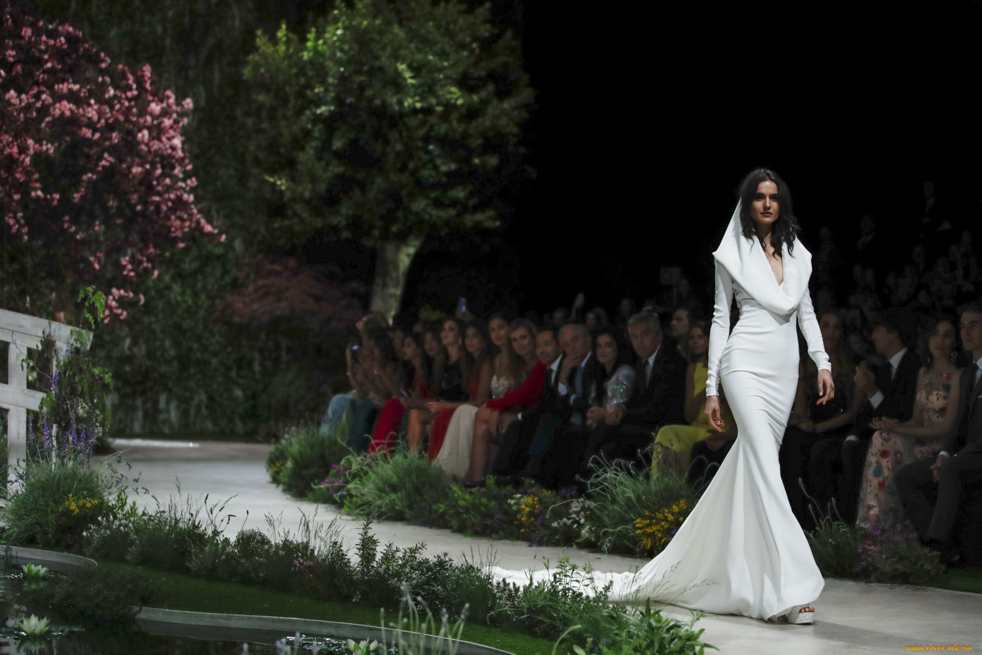 девушки, blanca, padilla, подиум, шлейф, модель, платье, деревья, люди