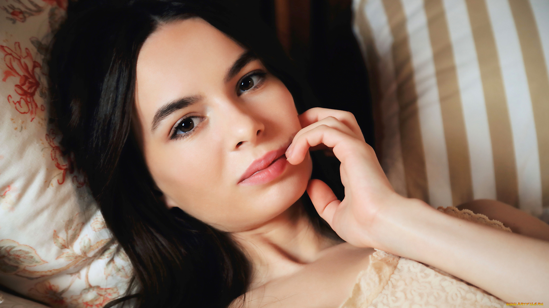 девушки, -, лица, , портреты, брюнетка, лицо, подушки