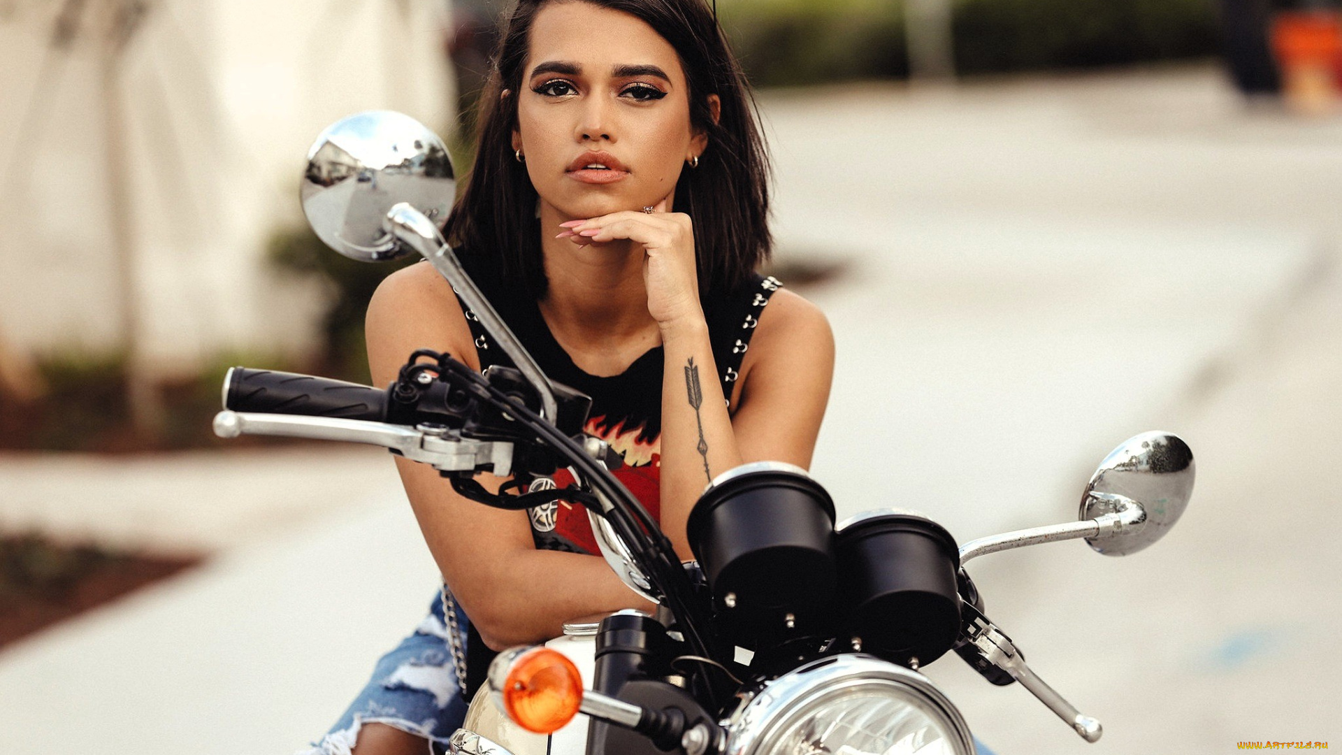 девушки, -, брюнетки, , шатенки, шатенка, очки, майка, джинсы, мотоцикл