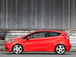 Картинка автомобили ford 2013г красный au-spec 3-door fiesta st