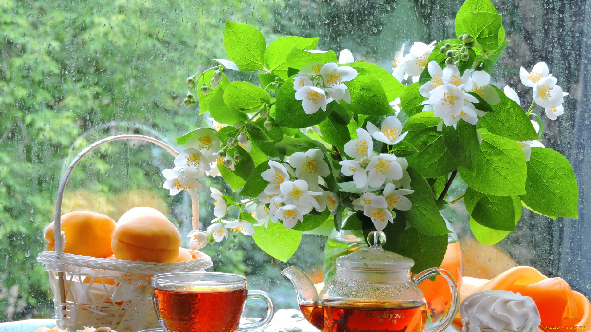 еда, натюрморт, чашка, фрукты, чай, дождь, чаепитие, фото, угощение, стекло, предметы, окно, жасмин, чайник, букет, абрикосы, лето, зефир