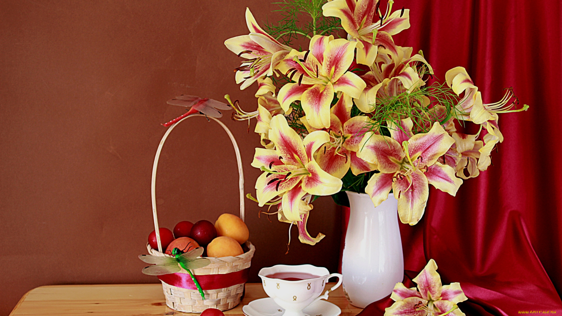 еда, натюрморт, чашка, с, блюдцем, фрукты, цветы, стрекозы, лилии, корзинка, лето, ваза, абрикосы, алыча