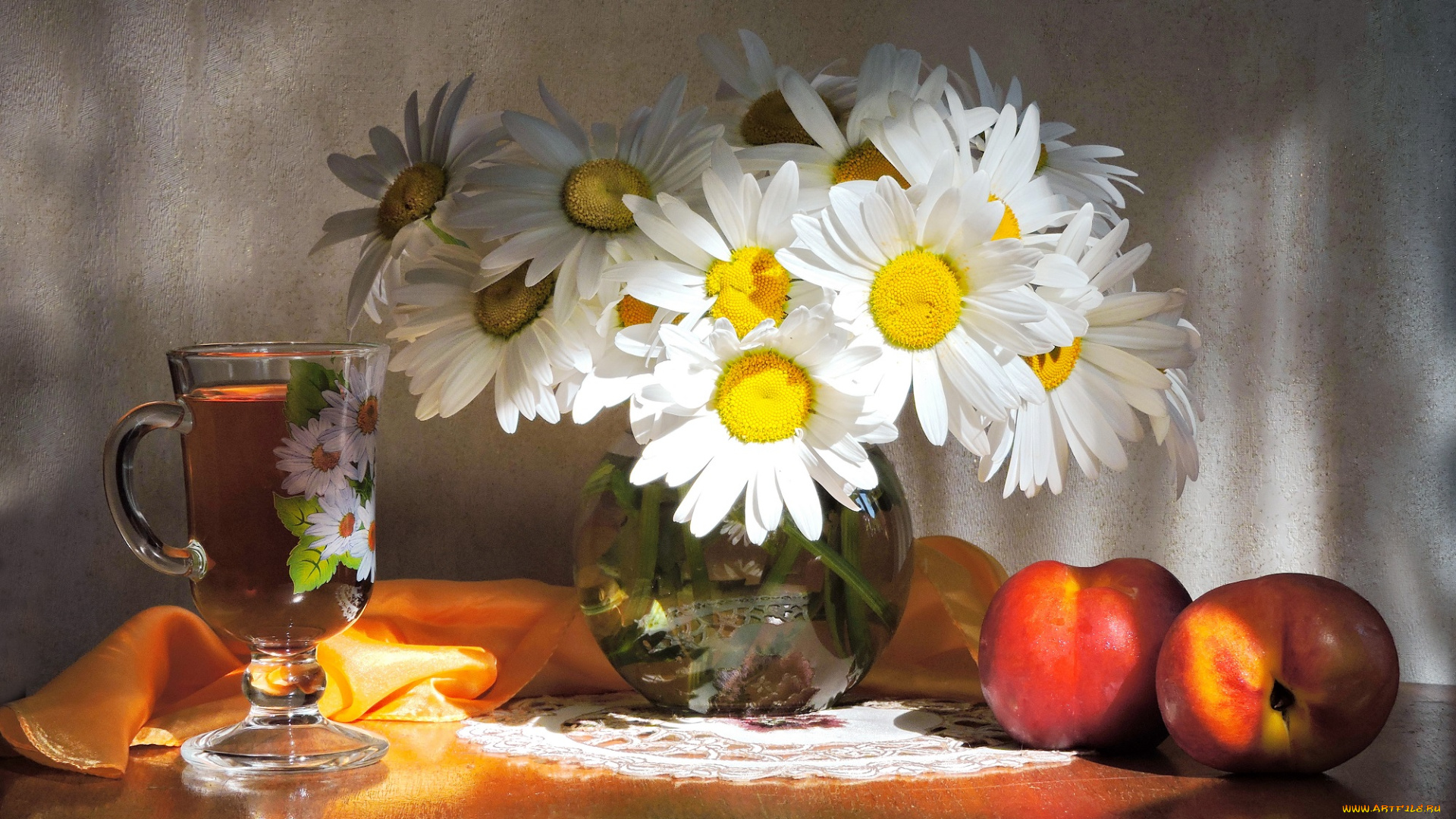 еда, натюрморт, утро, ромашки, чай, фото, фрукты, нектарины, конкурс, бокал, летний, завтрак, цветы