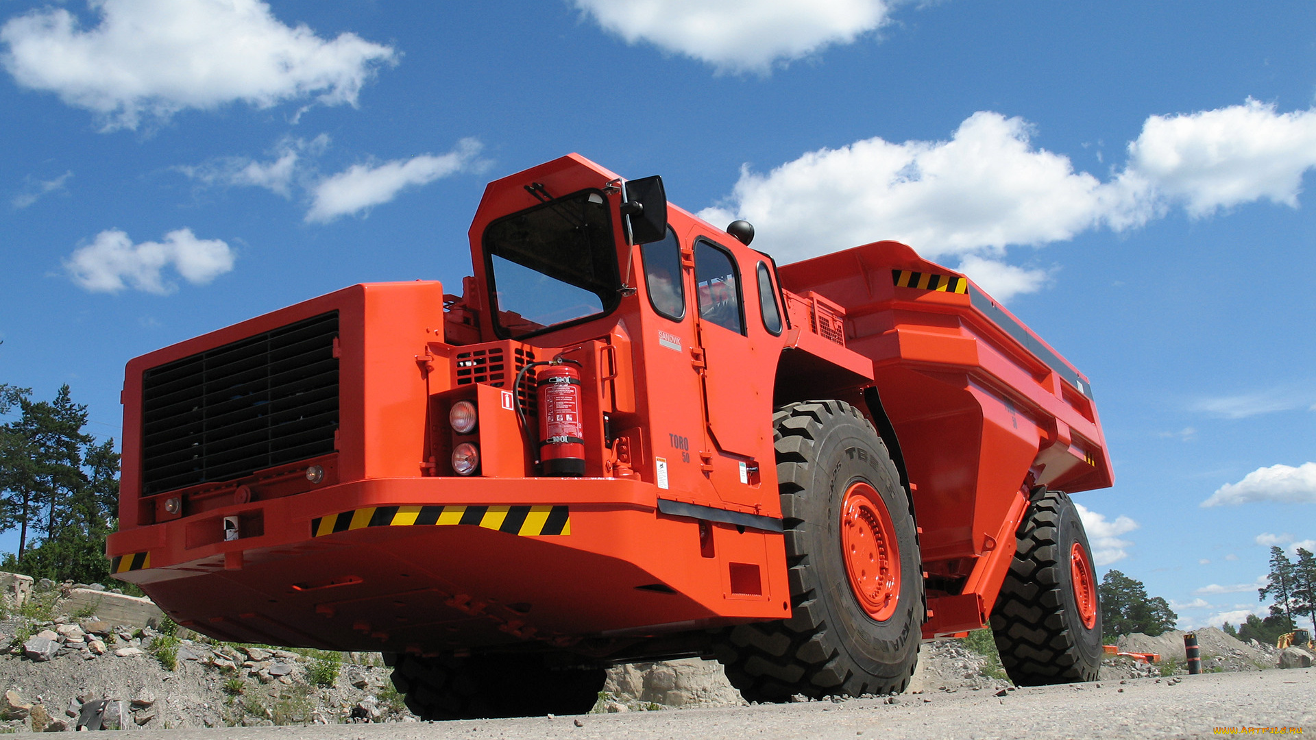 автомобили, грузовики