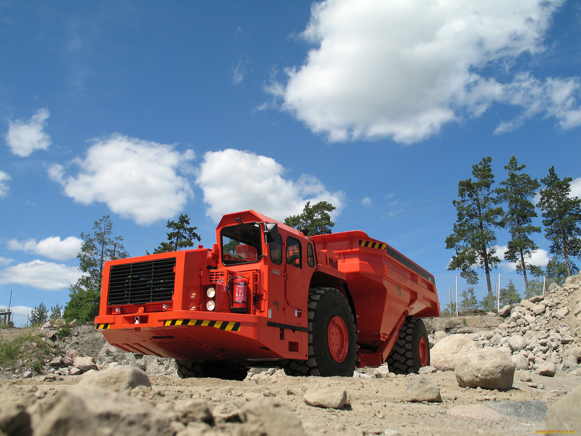 автомобили, грузовики