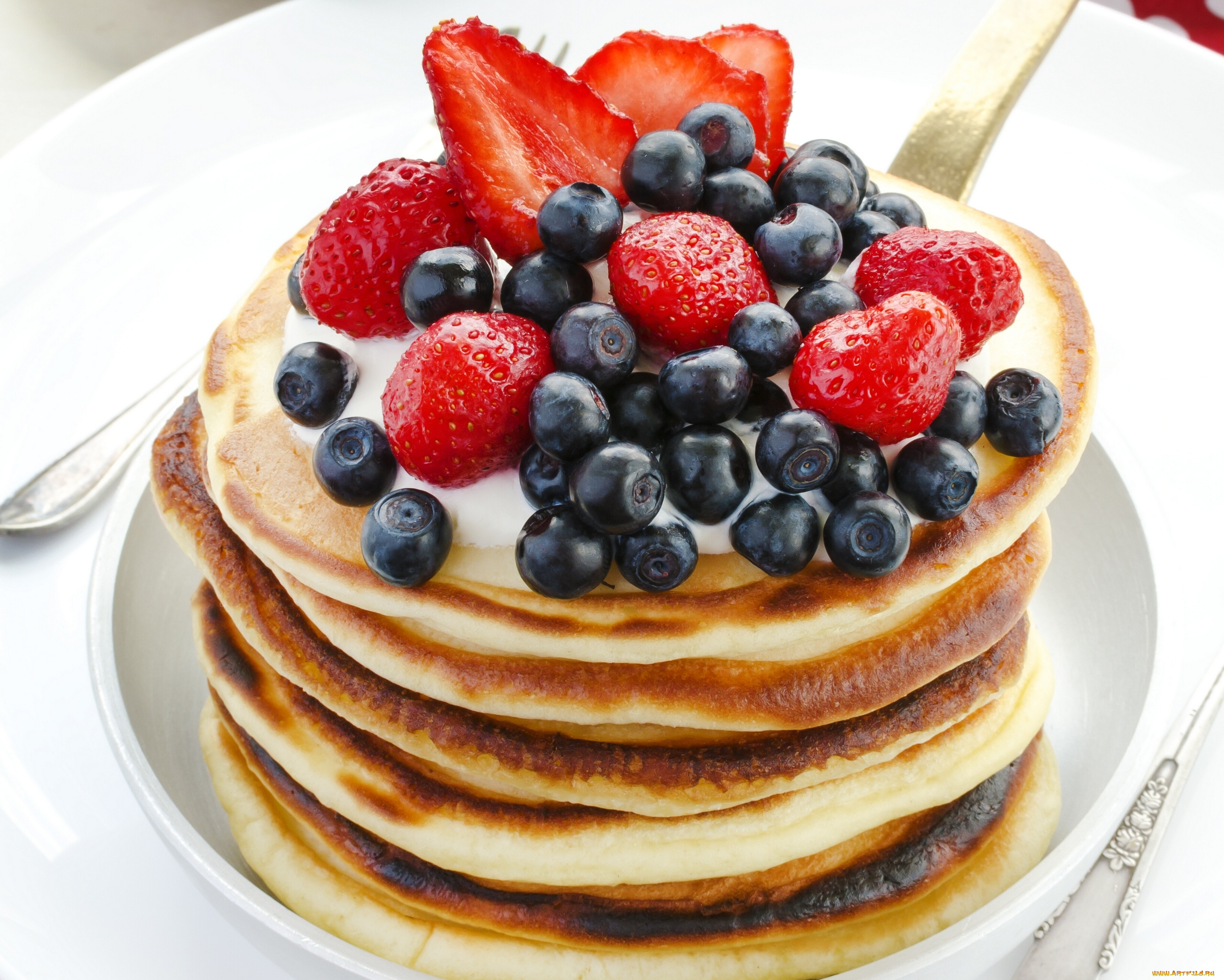 еда, блины, оладьи, черника, ягоды, клубника