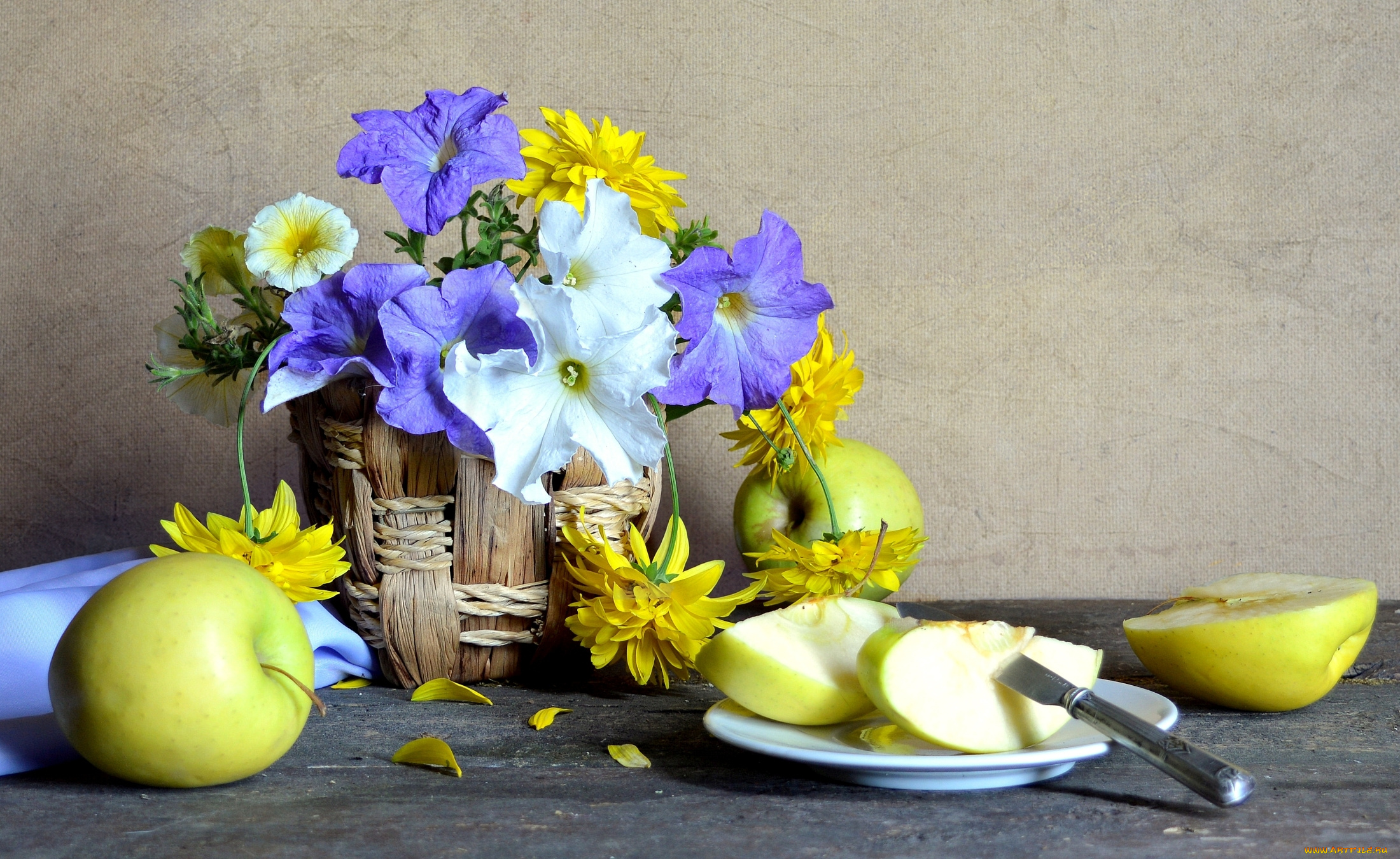 еда, Яблоки, корзинка, нож, яблоко, рудбекия, петуния, натюрморт