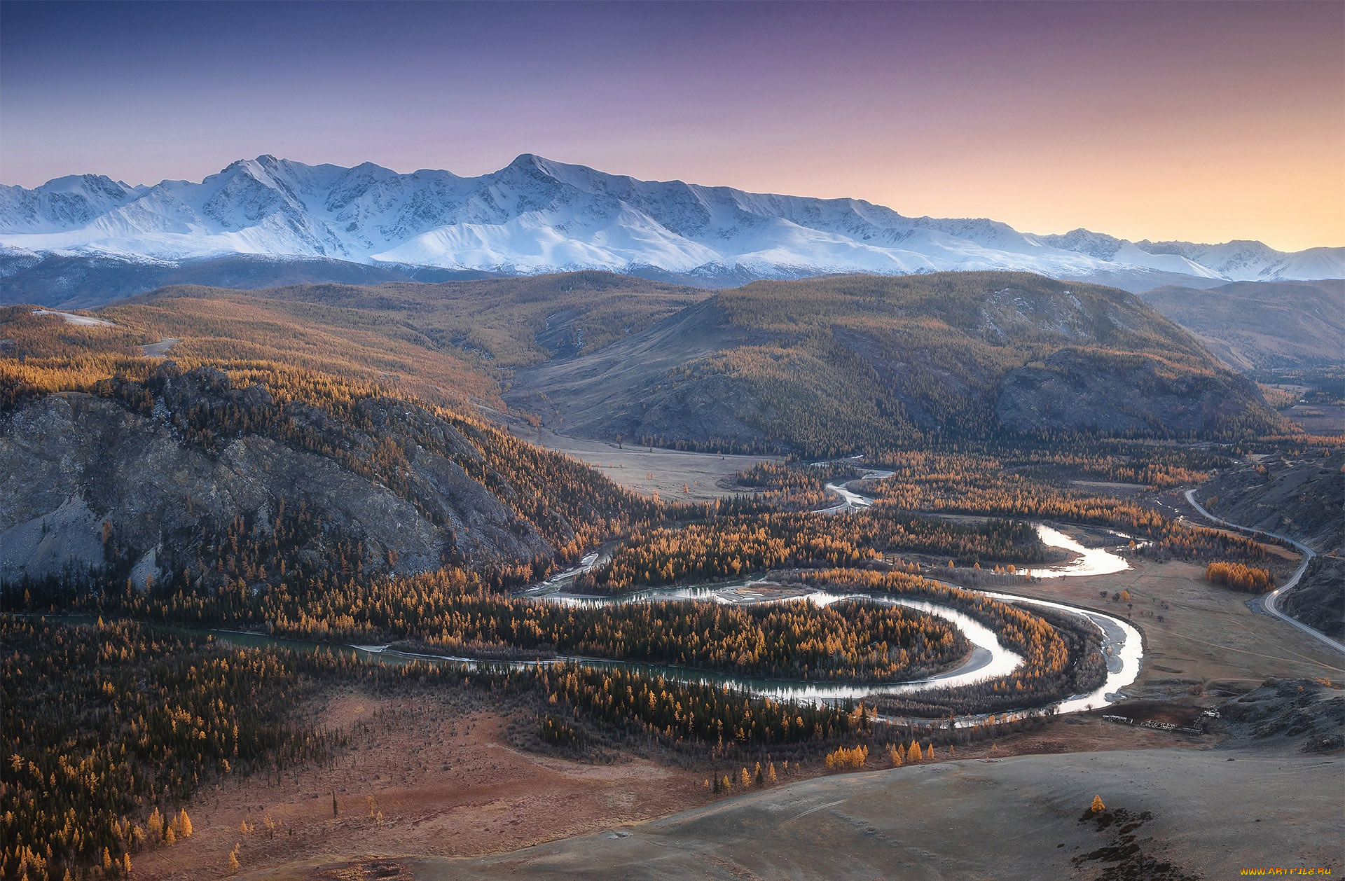 природа, пейзажи, водоем, змейка, снежные, холмы, река, горы, небо, лес, осень, дымка, долина, вершины, склоны