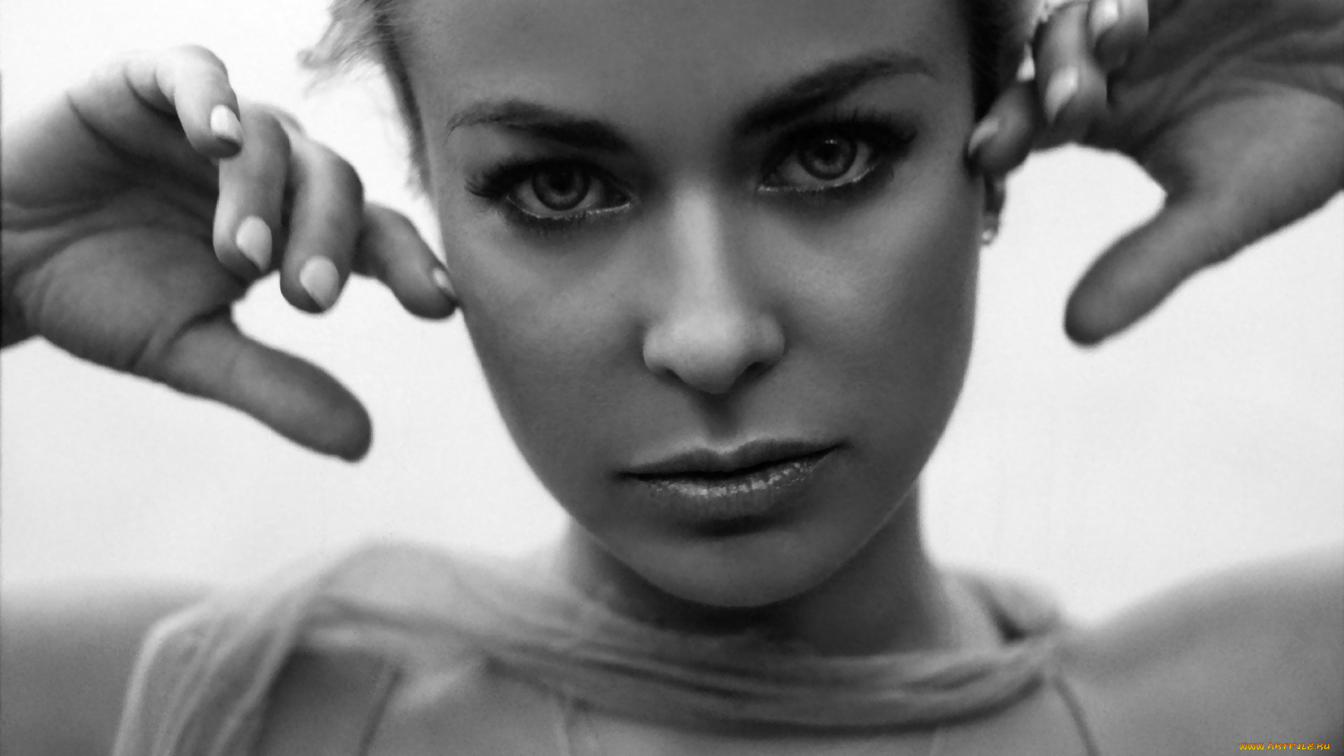 девушки, carmen, electra, черно-белая, руки, лицо