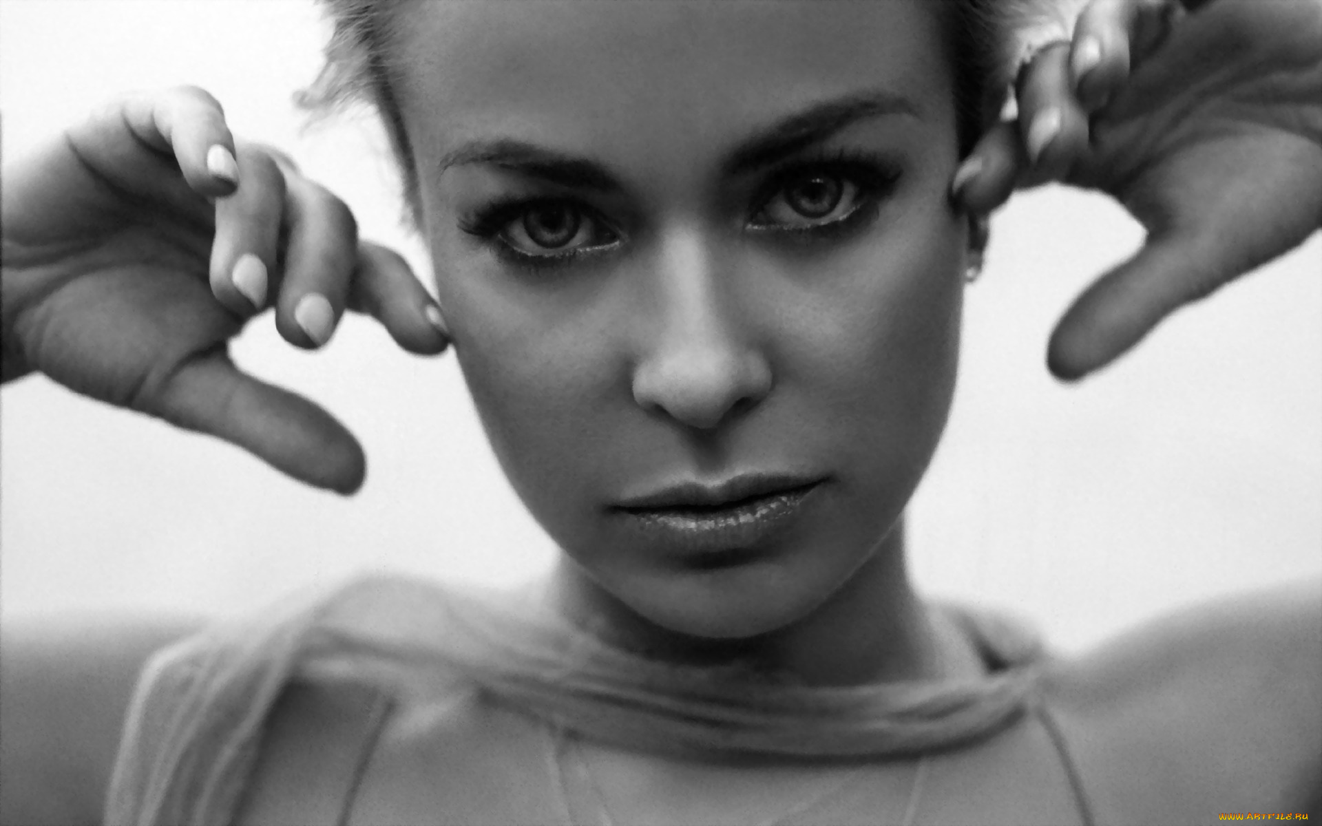 девушки, carmen, electra, черно-белая, руки, лицо