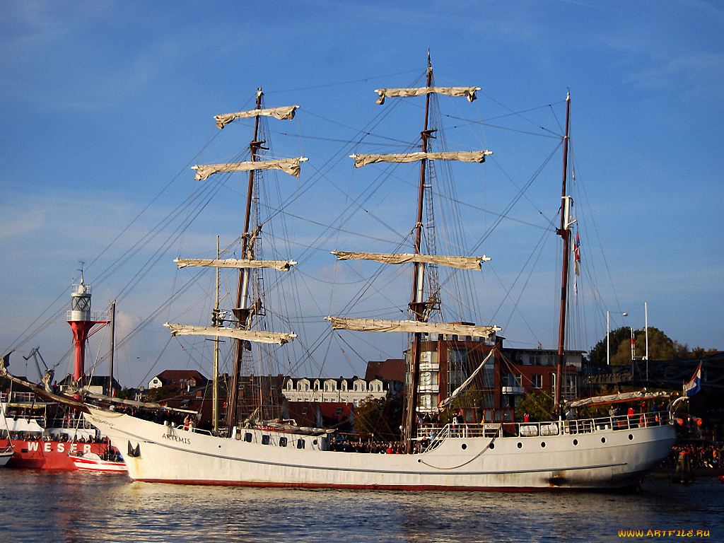 корабли, парусники