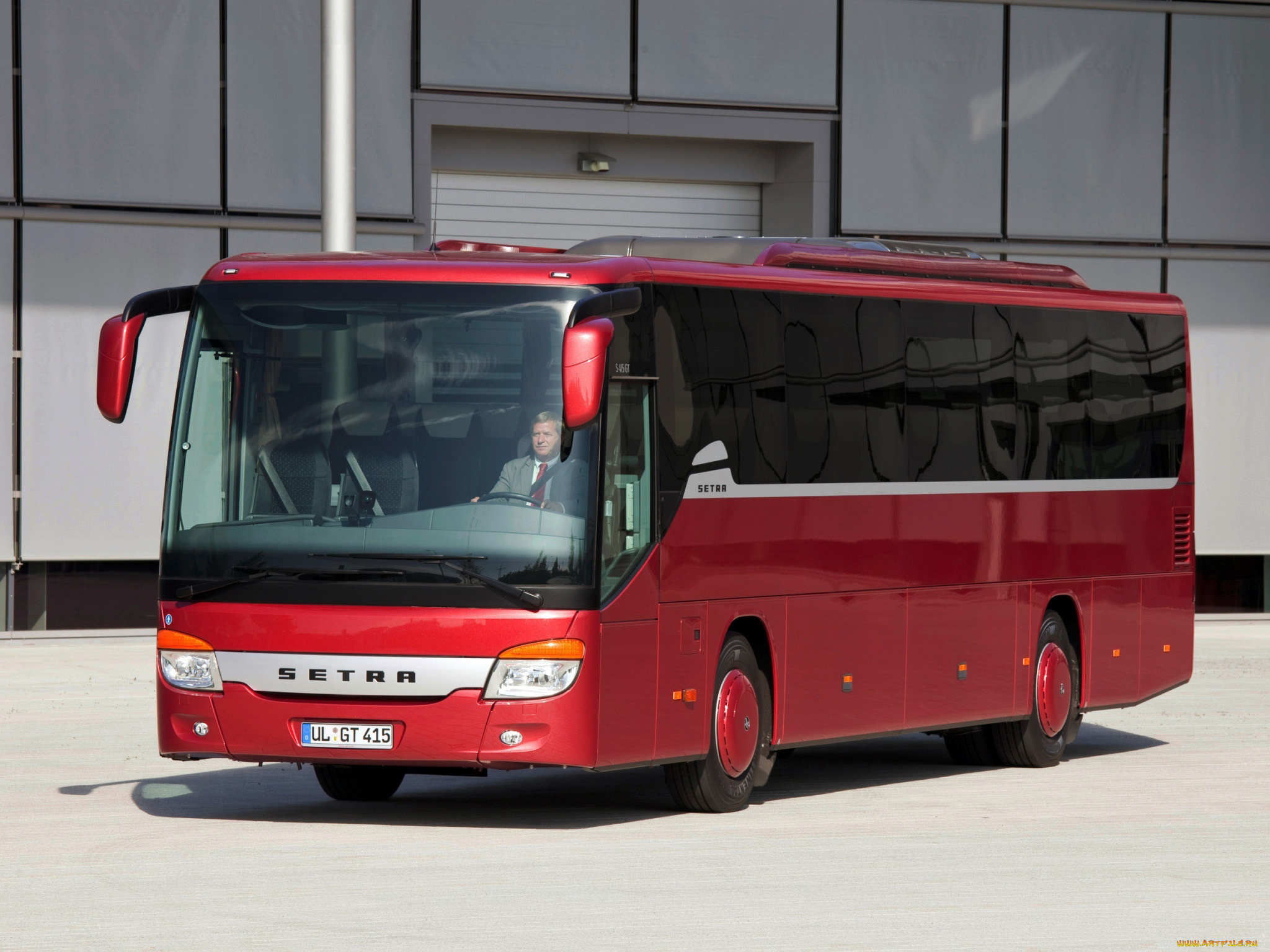 автомобили, автобусы