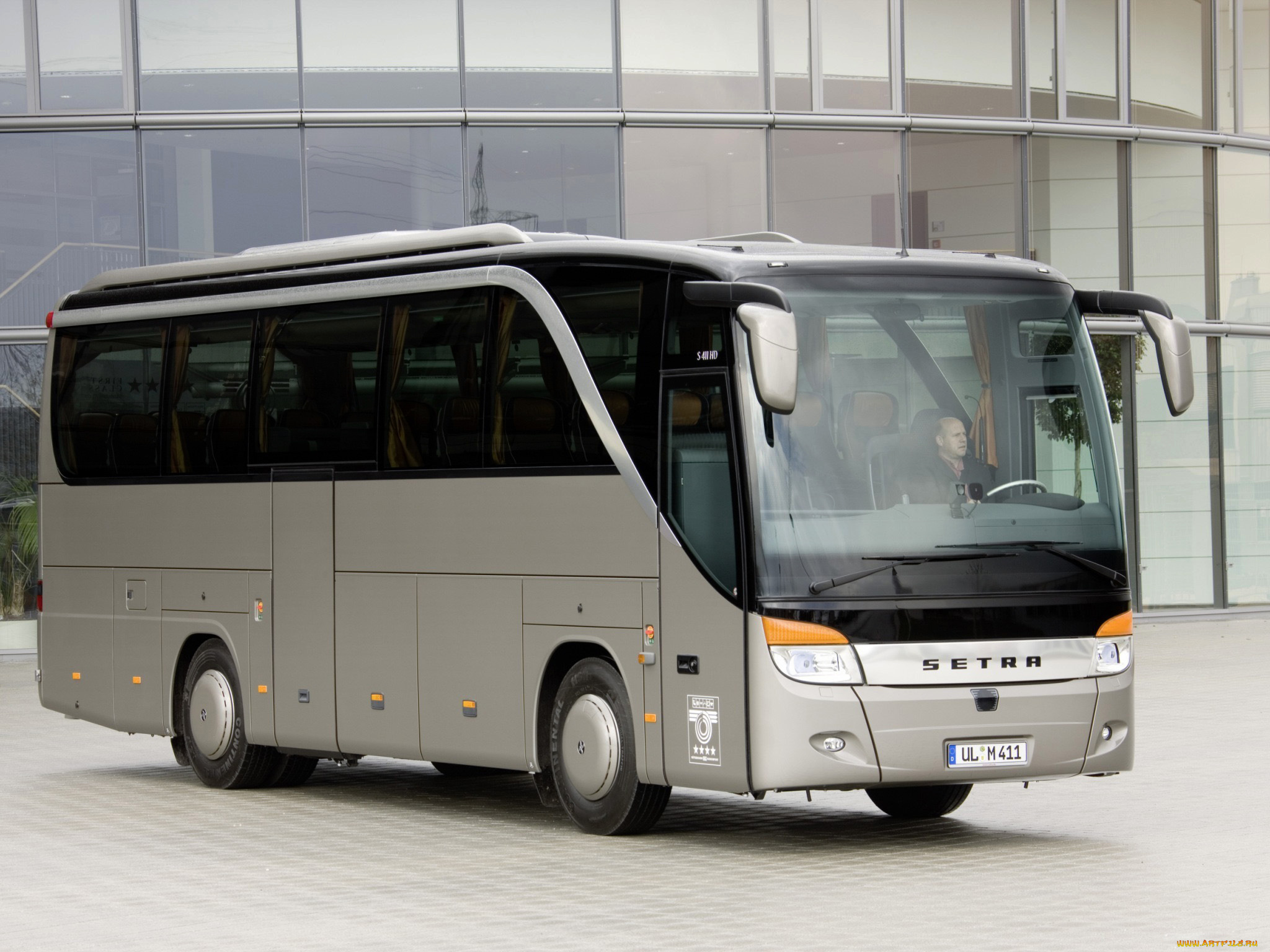 автомобили, автобусы