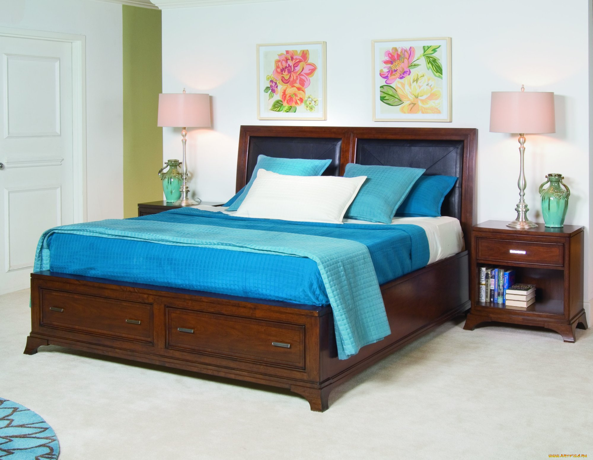 интерьер, спальня, ровать, подушки, светильник, тумбочка