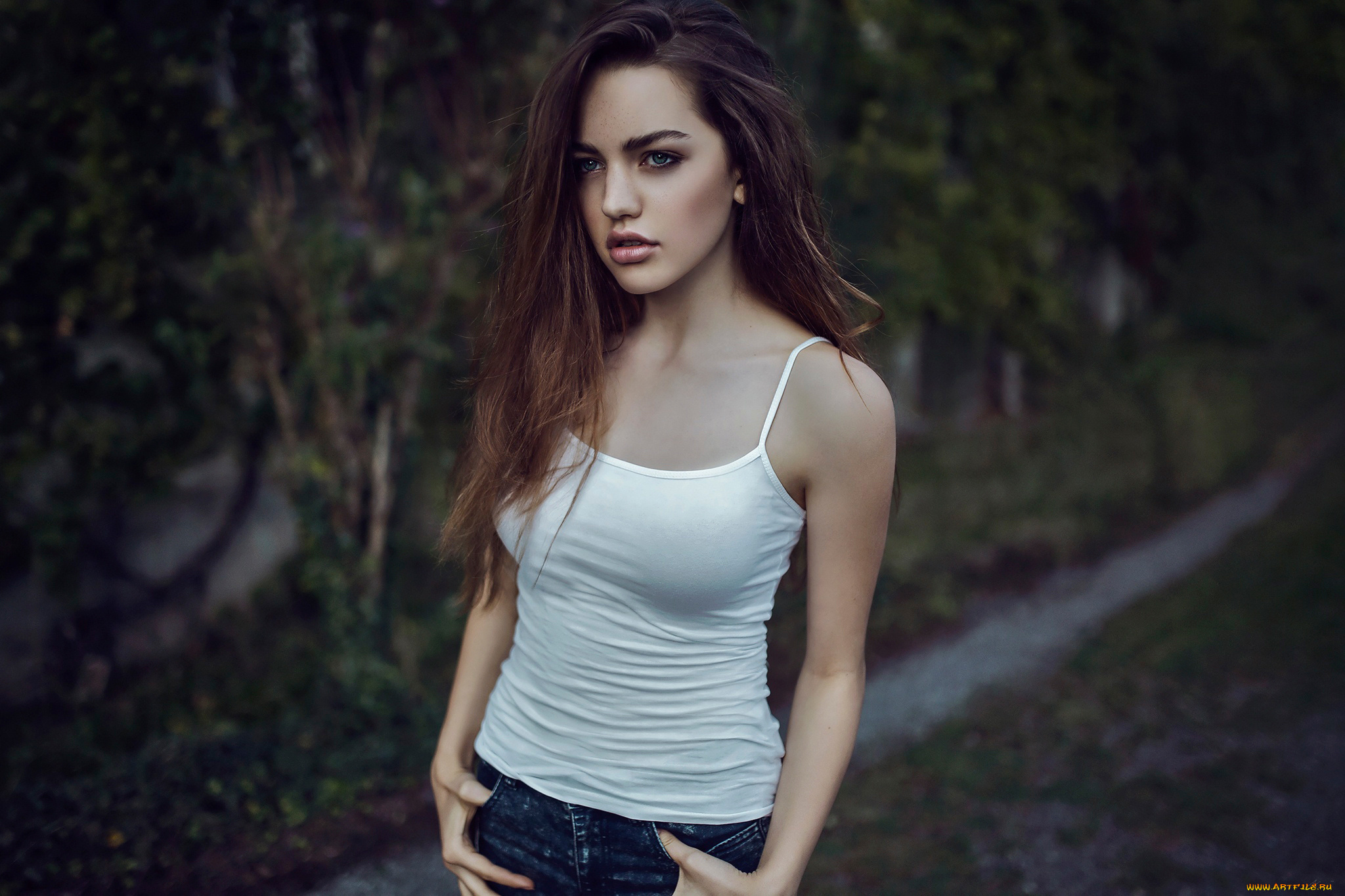 девушки, -unsort, , брюнетки, , шатенки, взгляд, майка, джинсы, губки