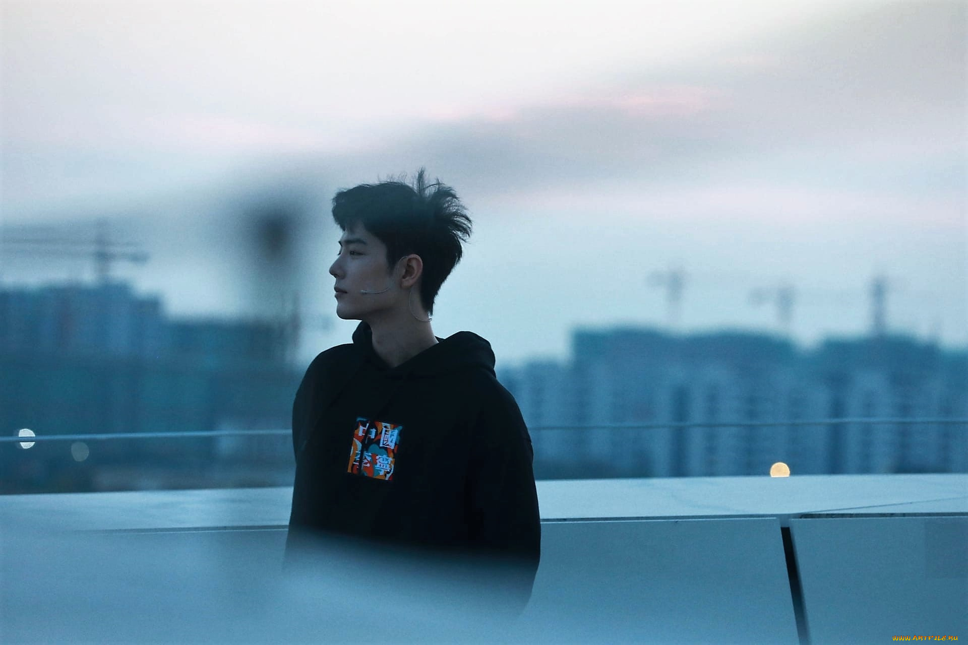 мужчины, xiao, zhan, актер, толстовка, ограждение