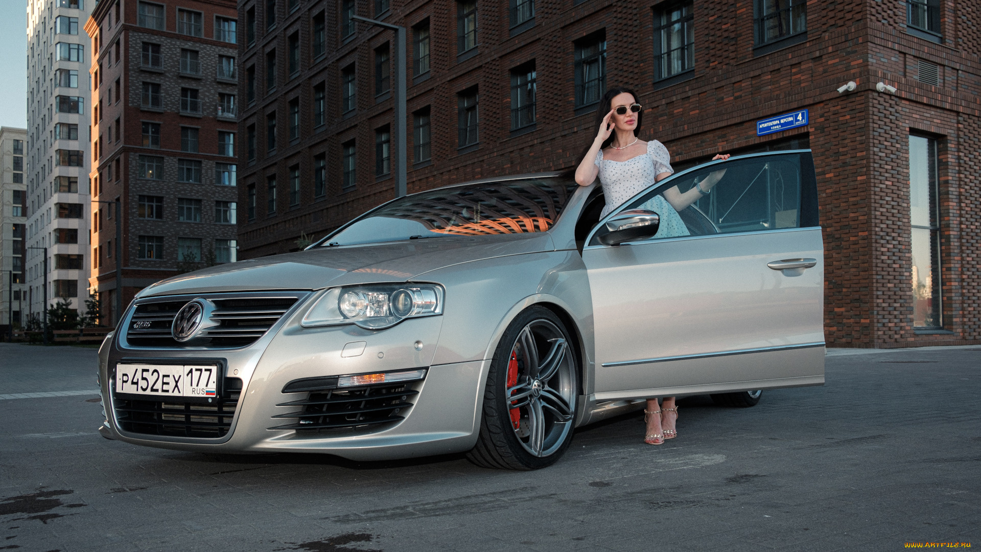 девушка, и, авто, автомобили, -авто, с, девушками, девушка, женщина, брюнетка, темноволосая, сексуальная, модель, звезда, позирует, разная, обувь, верхняя, стильная, одежда, нижнее, эротическое, бельё, трусы, лифчик, колготки, чулки, аксессуары, макияж, и, множество, элементов, на, фотографии