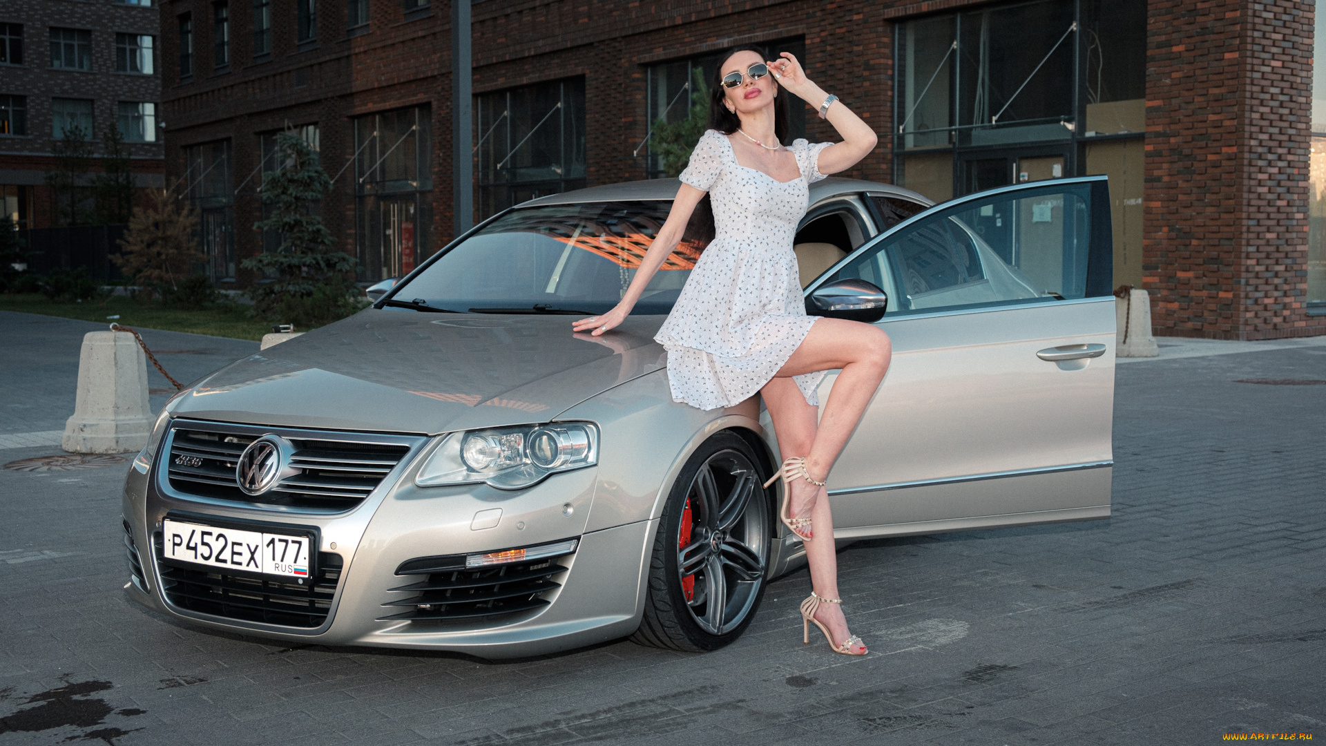 девушка, и, авто, автомобили, -авто, с, девушками, девушка, женщина, брюнетка, темноволосая, сексуальная, модель, звезда, позирует, разная, обувь, верхняя, стильная, одежда, нижнее, эротическое, бельё, трусы, лифчик, колготки, чулки, аксессуары, макияж, и, множество, элементов, на, фотографии