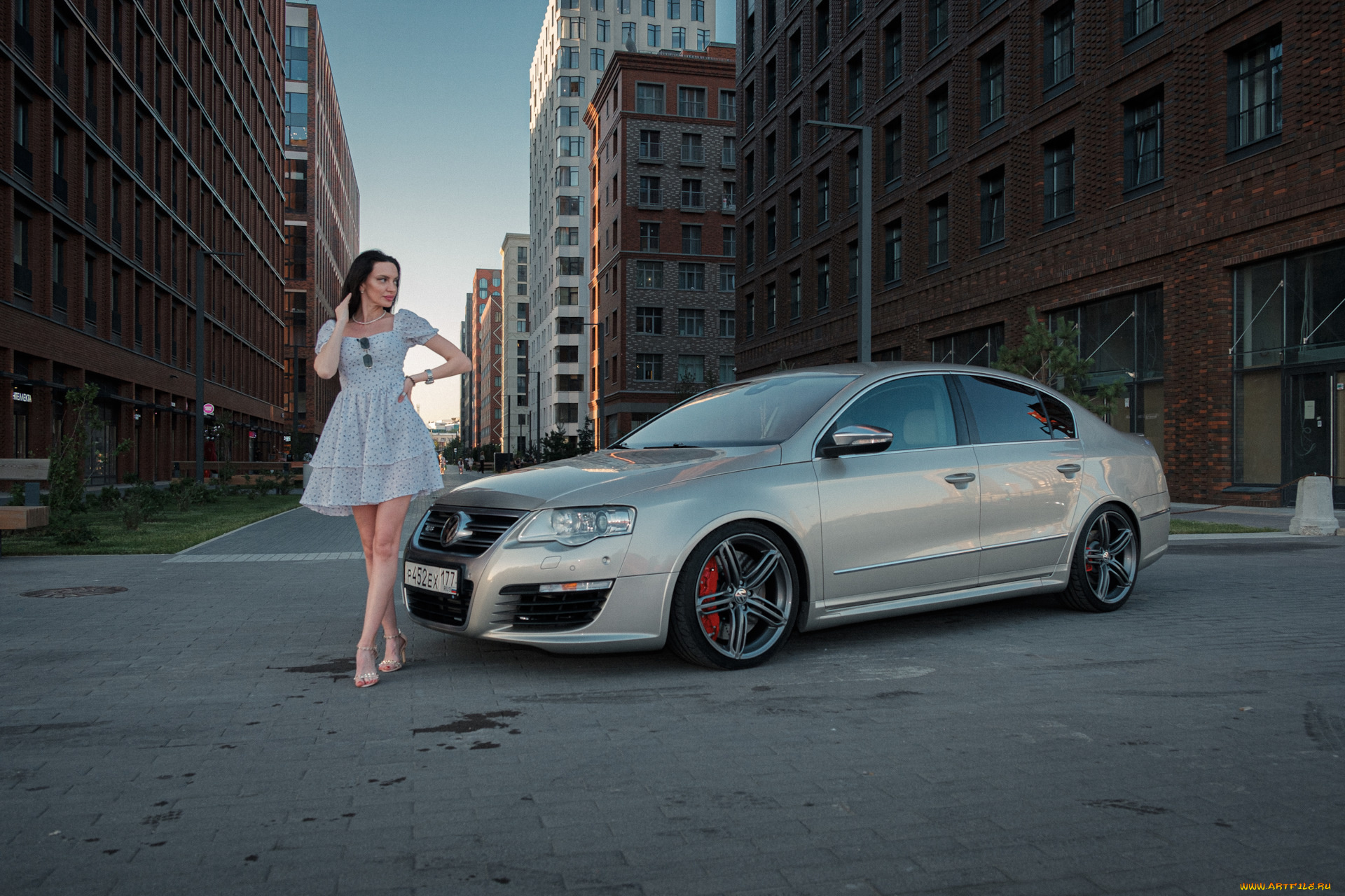 девушка, и, авто, автомобили, -авто, с, девушками, девушка, женщина, брюнетка, темноволосая, сексуальная, модель, звезда, позирует, разная, обувь, верхняя, стильная, одежда, нижнее, эротическое, бельё, трусы, лифчик, колготки, чулки, аксессуары, макияж, и, множество, элементов, на, фотографии