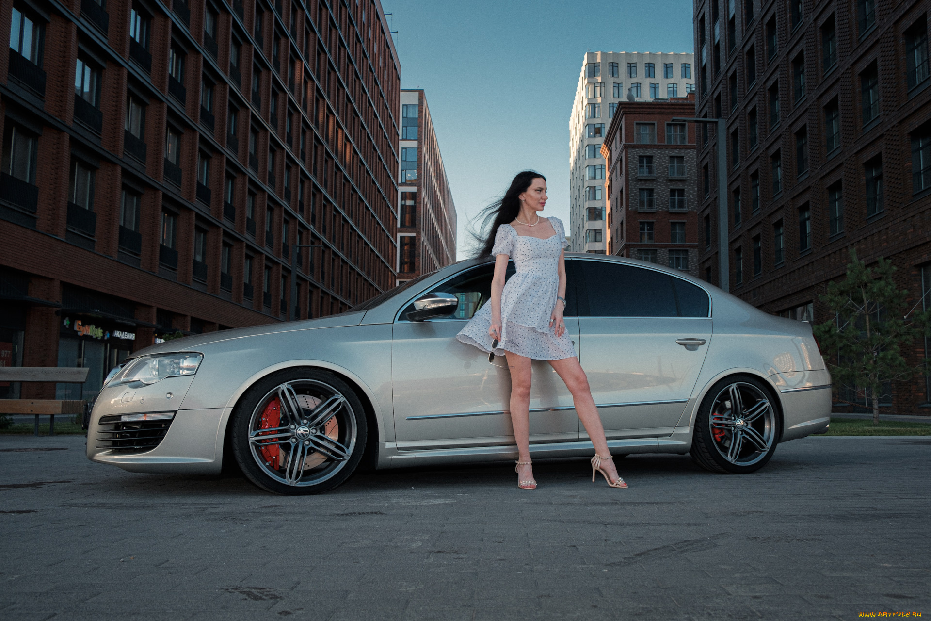 девушка, и, авто, автомобили, -авто, с, девушками, девушка, женщина, брюнетка, темноволосая, сексуальная, модель, звезда, позирует, разная, обувь, верхняя, стильная, одежда, нижнее, эротическое, бельё, трусы, лифчик, колготки, чулки, аксессуары, макияж, и, множество, элементов, на, фотографии