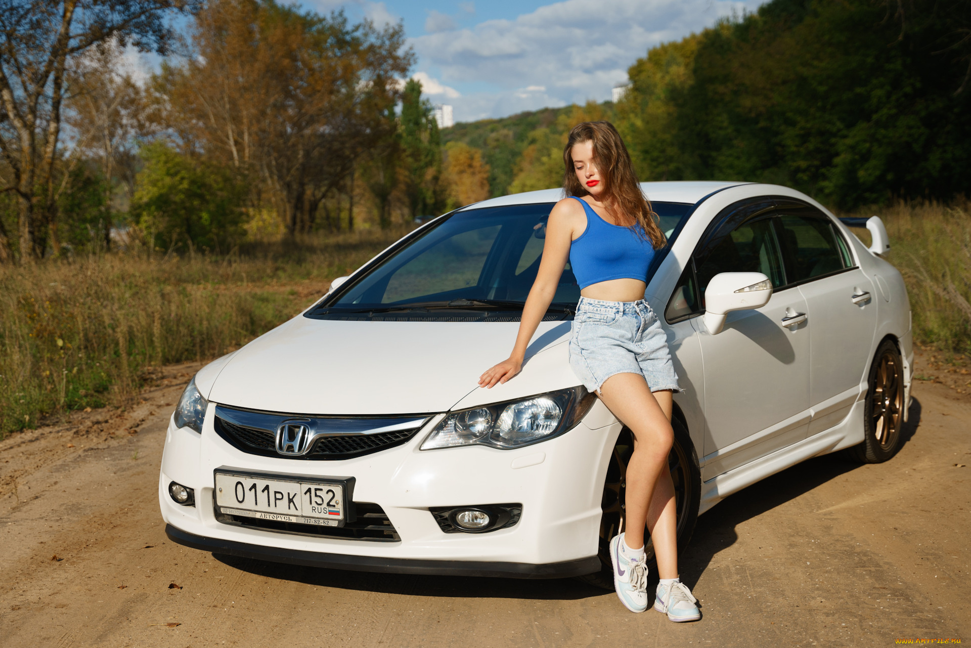 девушка, и, авто, автомобили, -авто, с, девушками, девушка, женщина, шатенка, темноволосая, сексуальная, модель, звезда, позирует, разная, обувь, верхняя, стильная, одежда, нижнее, эротическое, бельё, трусы, лифчик, колготки, чулки, аксессуары, макияж, и, множество, элементов, на, фотографии