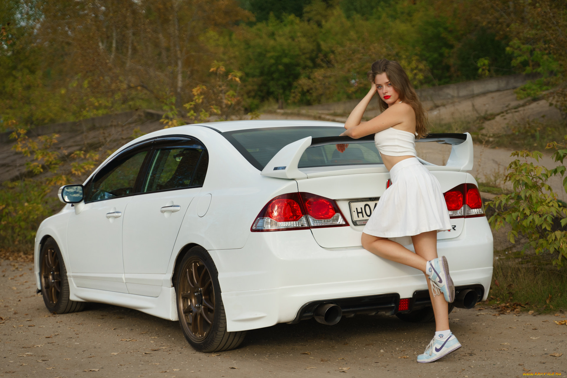 девушка, и, авто, автомобили, -авто, с, девушками, девушка, женщина, шатенка, темноволосая, сексуальная, модель, звезда, позирует, разная, обувь, верхняя, стильная, одежда, нижнее, эротическое, бельё, трусы, лифчик, колготки, чулки, аксессуары, макияж, и, множество, элементов, на, фотографии