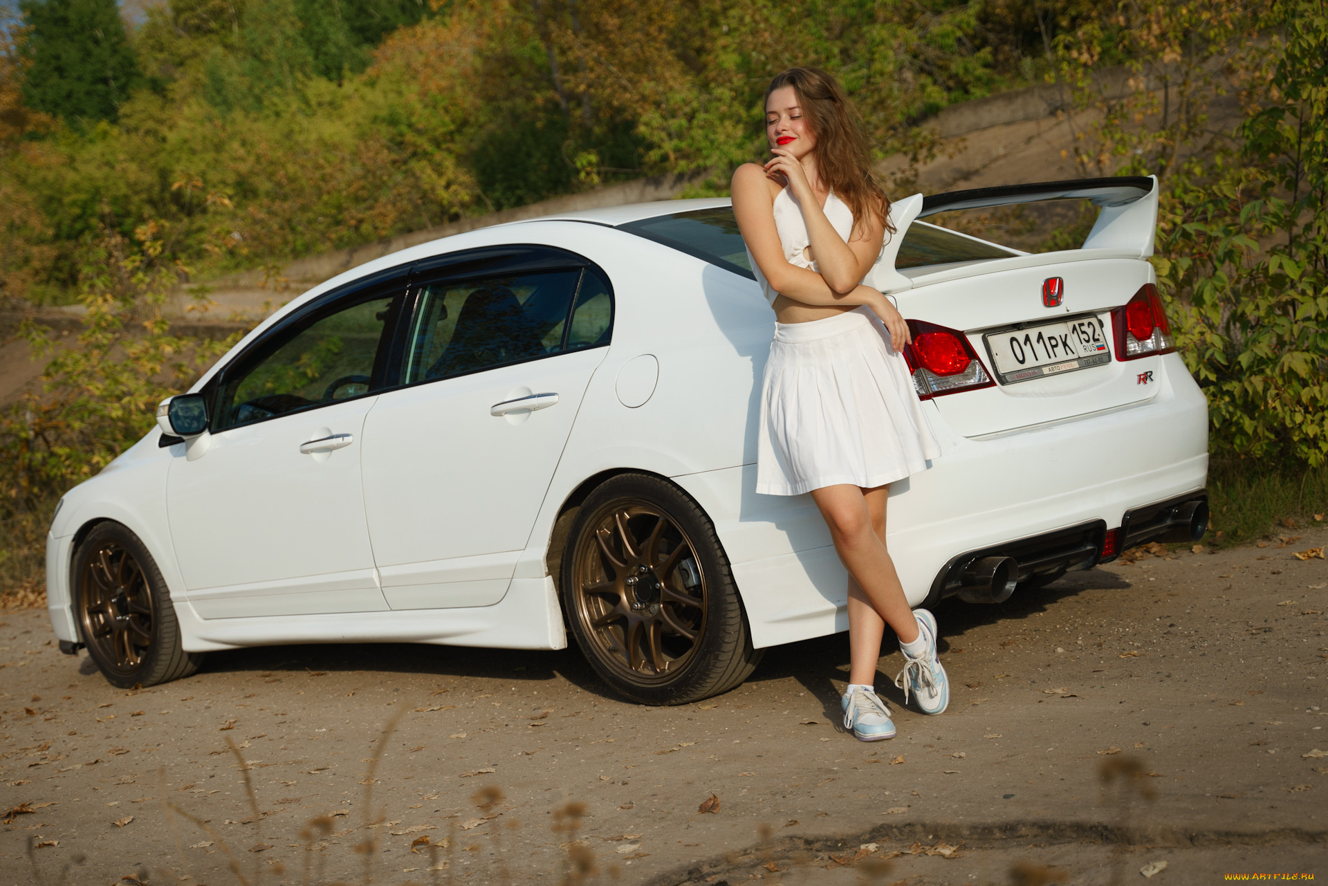 девушка, и, авто, автомобили, -авто, с, девушками, девушка, женщина, шатенка, темноволосая, сексуальная, модель, звезда, позирует, разная, обувь, верхняя, стильная, одежда, нижнее, эротическое, бельё, трусы, лифчик, колготки, чулки, аксессуары, макияж, и, множество, элементов, на, фотографии