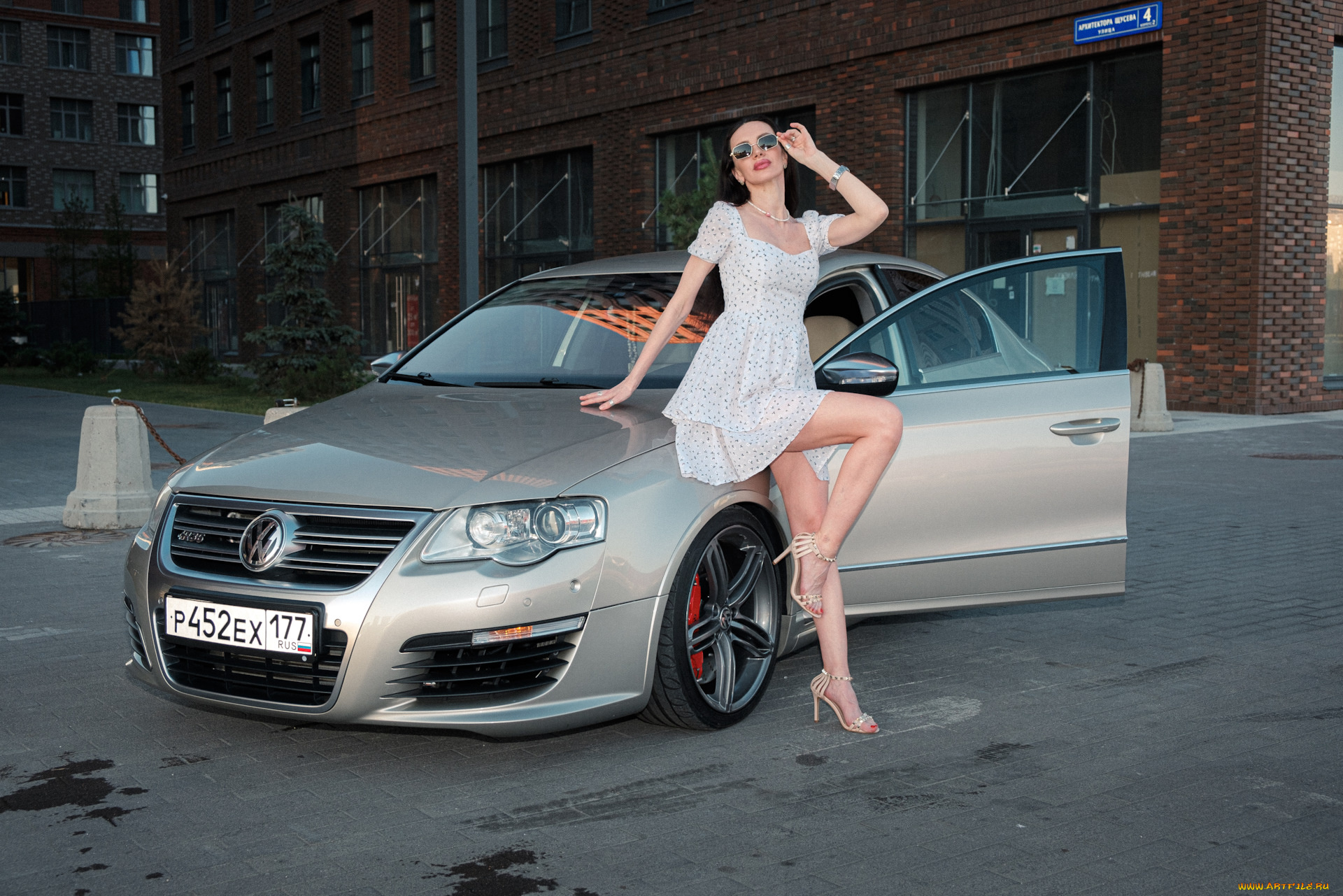 девушка, и, авто, автомобили, -авто, с, девушками, девушка, женщина, брюнетка, темноволосая, сексуальная, модель, звезда, позирует, разная, обувь, верхняя, стильная, одежда, нижнее, эротическое, бельё, трусы, лифчик, колготки, чулки, аксессуары, макияж, и, множество, элементов, на, фотографии