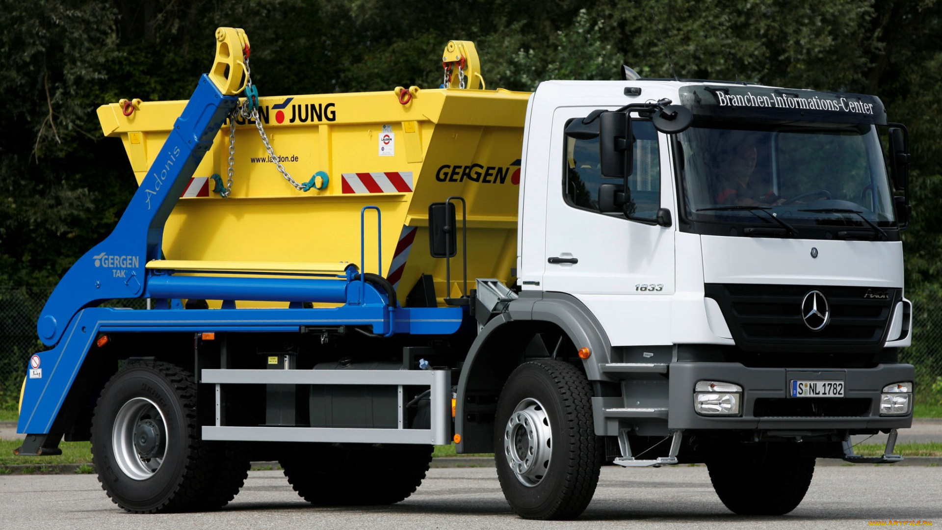 автомобили, мусоровозы