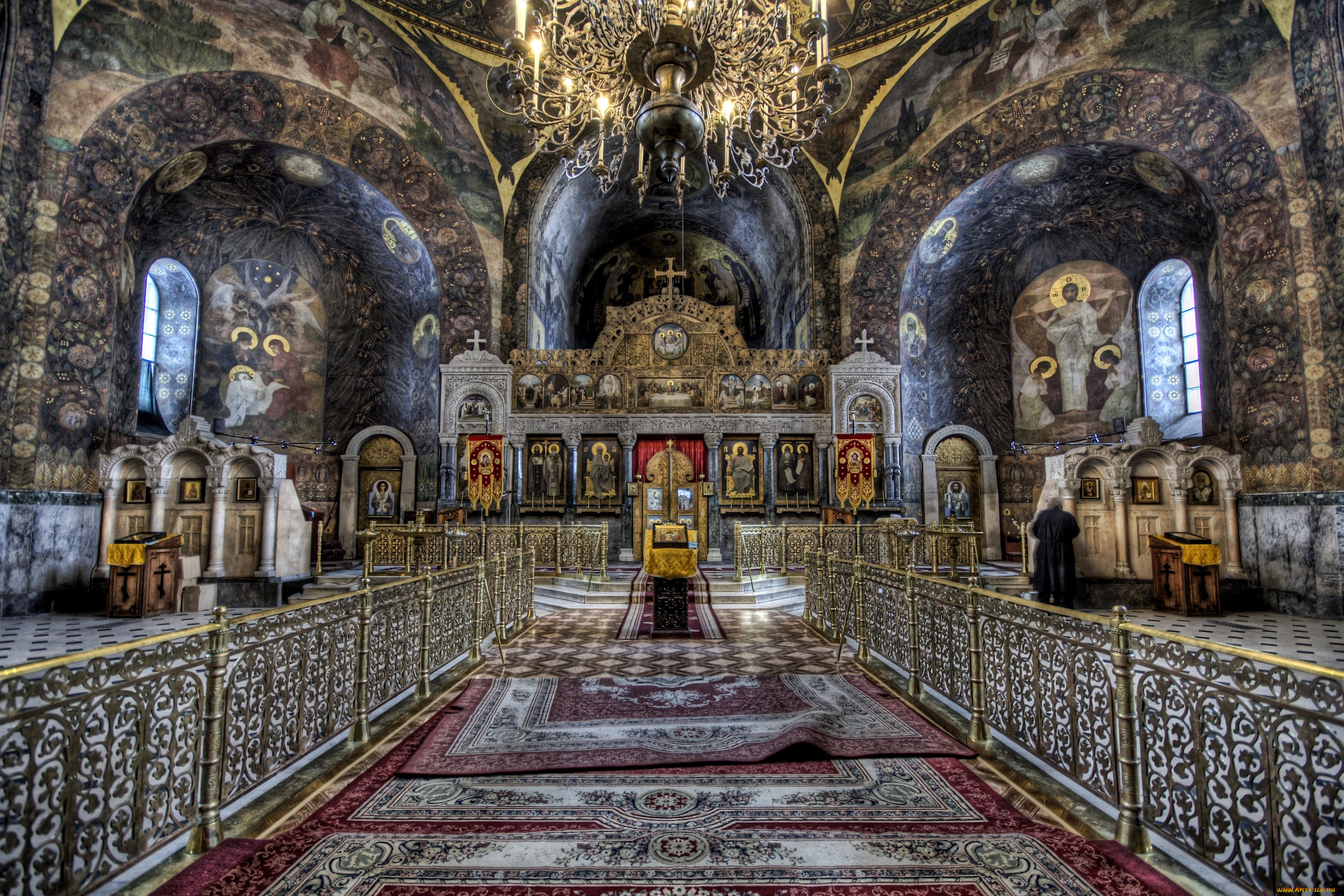 киево, печерская, лавра, интерьер, убранство, роспись, храма, ковры, иконостас, люстра