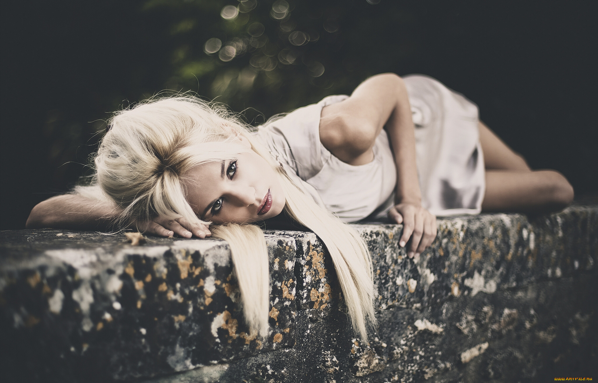 Leslie, Grillot, девушки, камни