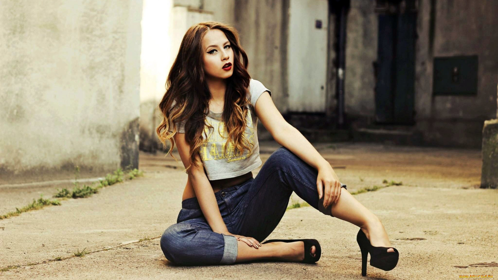 девушки, -, рыжеволосые, и, разноцветные, джинсы, поза