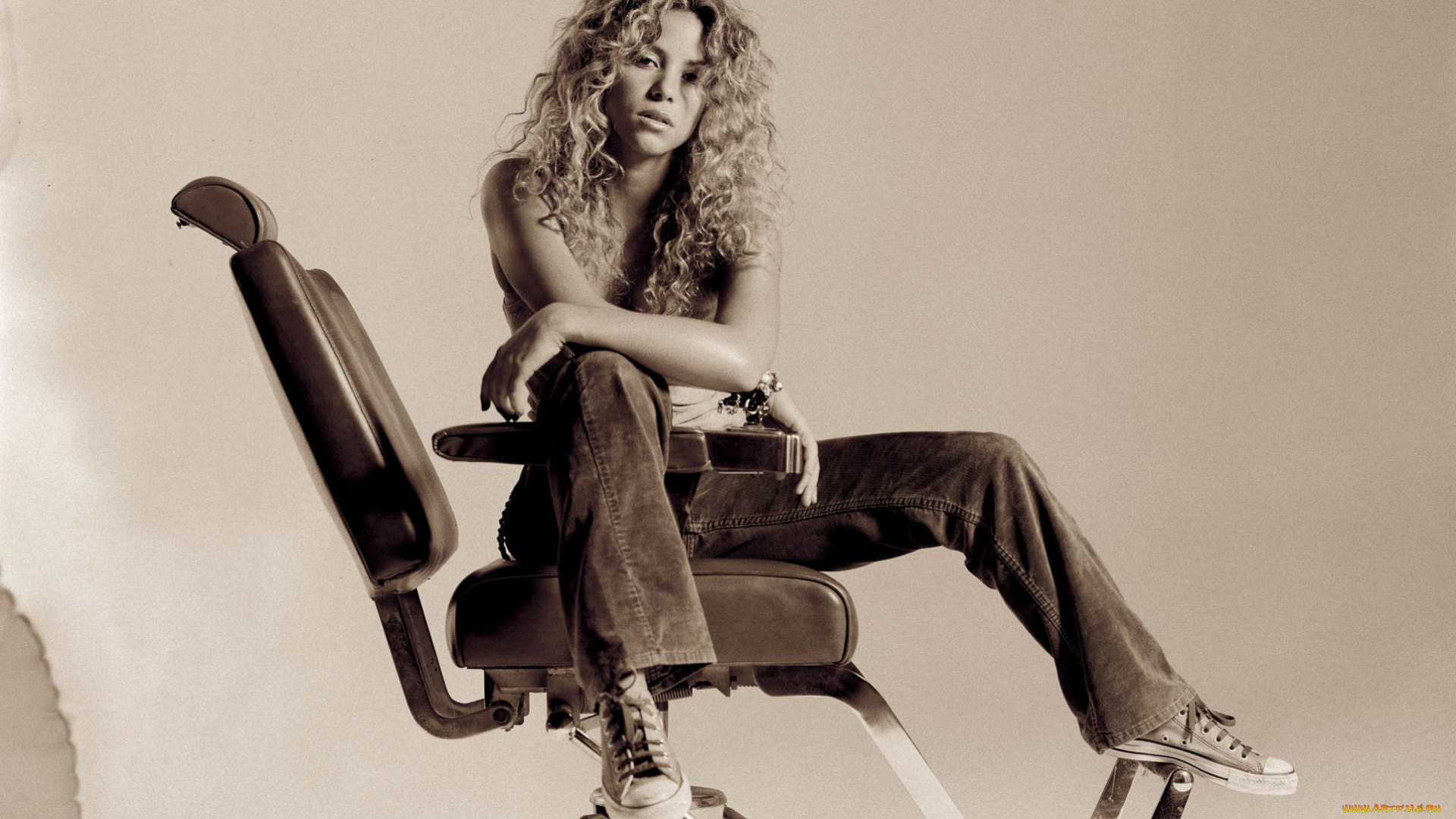 музыка, shakira, кресло, кеды