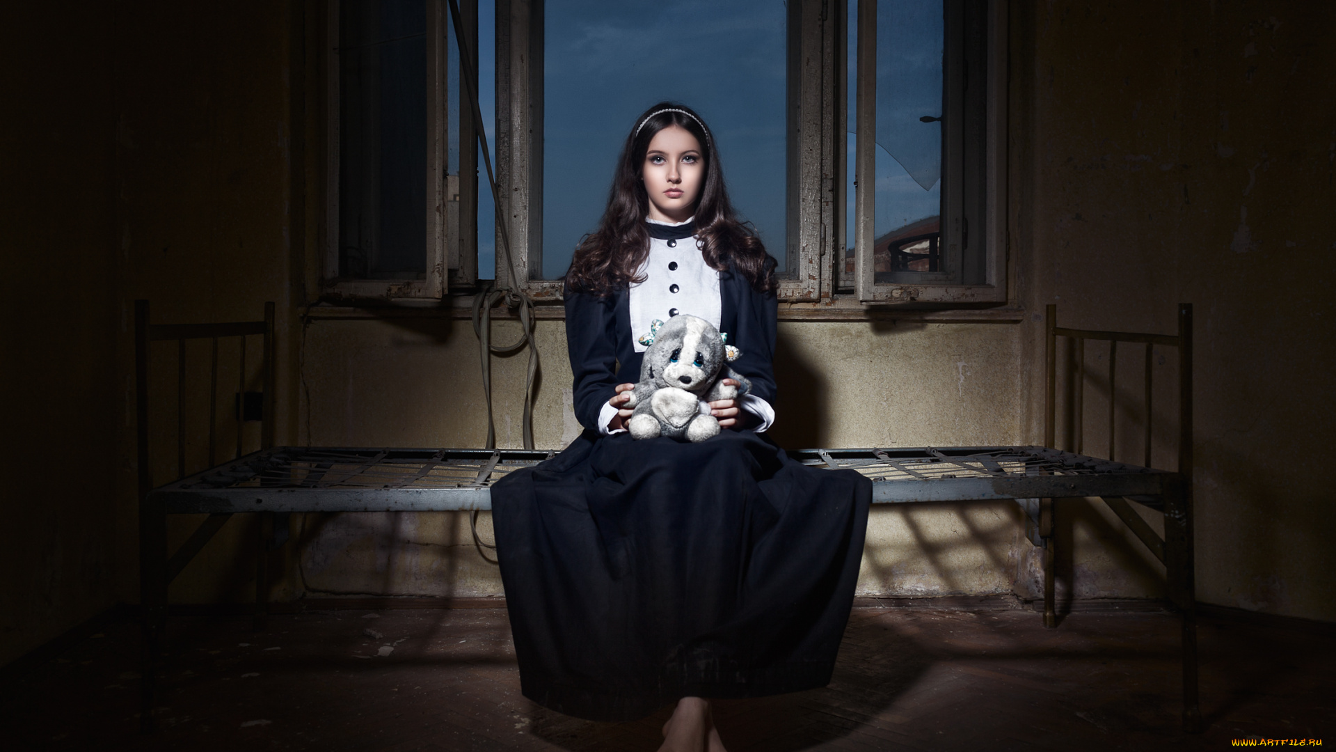 -Unsort, Брюнетки, Шатенки, авт, daniel, ilinca, девушки, unsort, брюнетки, шатенки, кровать, окно, игрушка