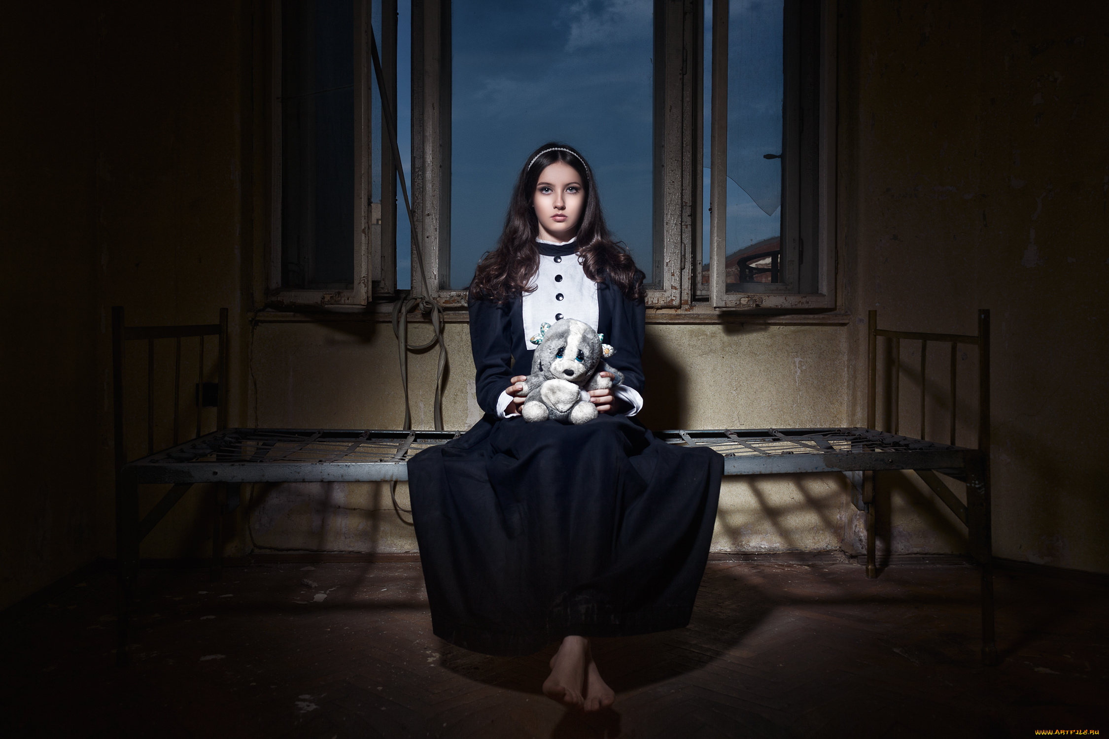 -Unsort, Брюнетки, Шатенки, авт, daniel, ilinca, девушки, unsort, брюнетки, шатенки, кровать, окно, игрушка