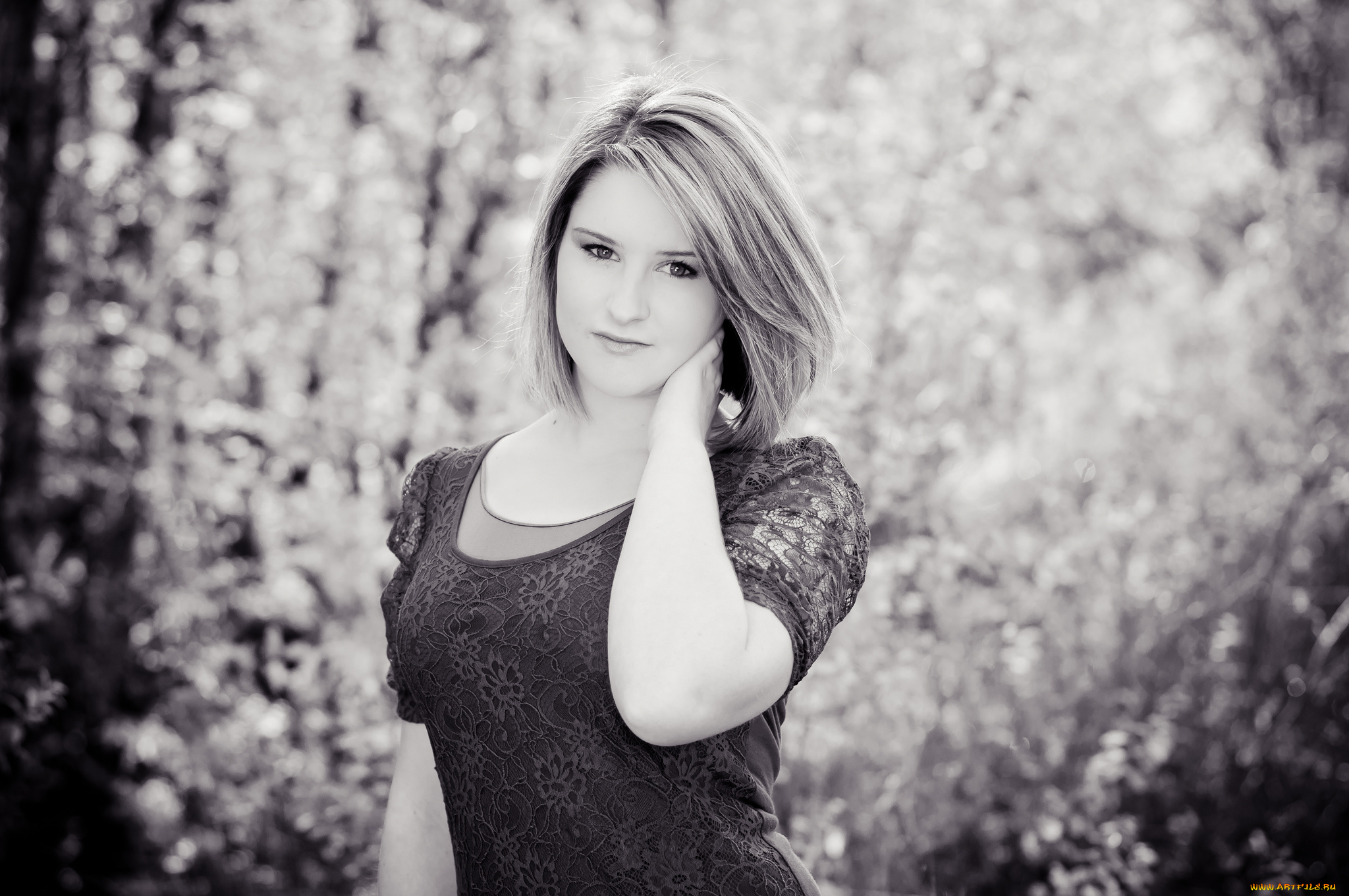 девушки, -unsort, , Черно-белые, обои, улыбка, взгляд, девушка, парк