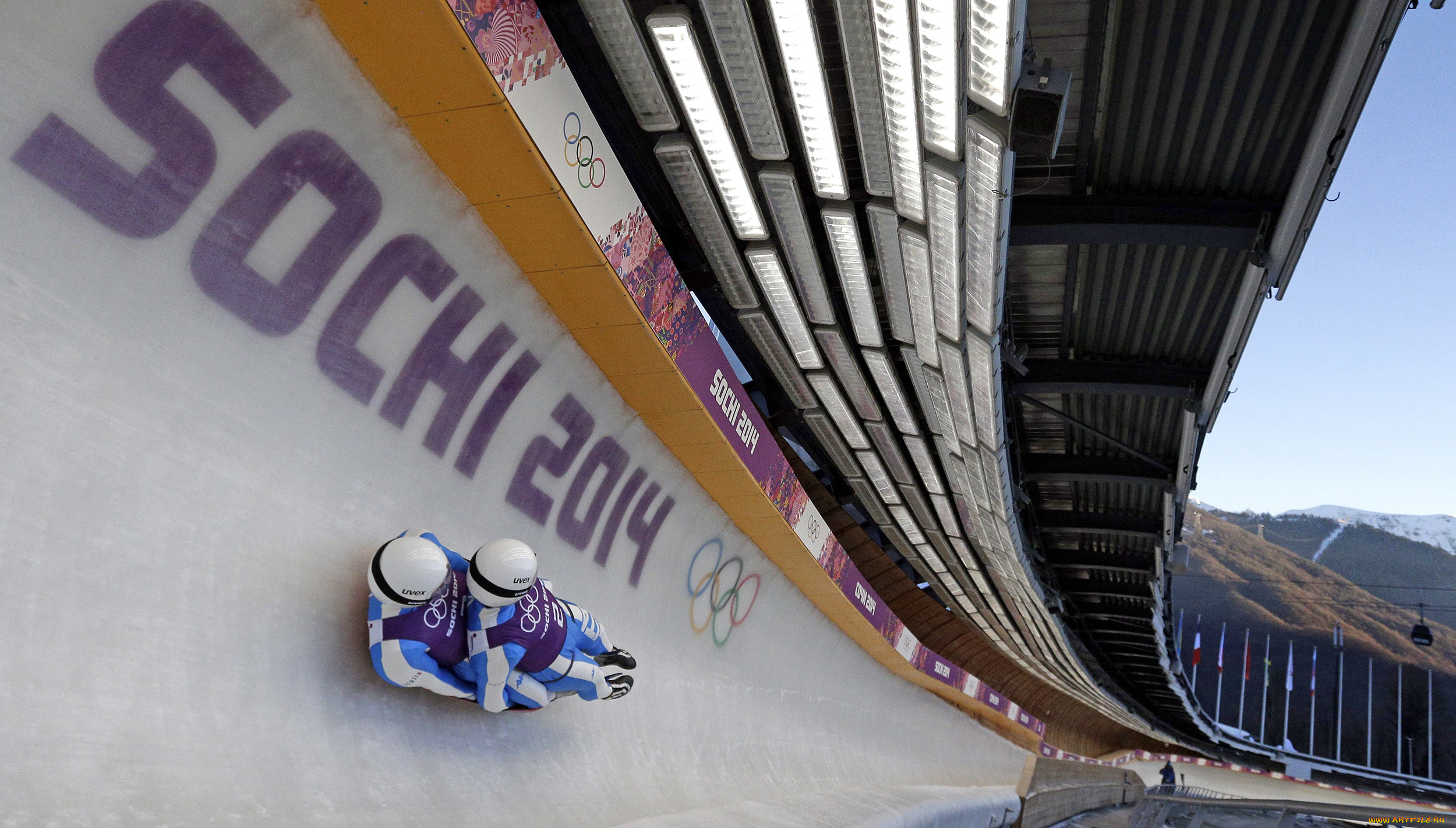 спорт, другое, кольца, надпись, буквы, поворот, лед, сочи, олимпиада, логотип, сани, трасса, вираж, двойка, саночники, спортсмены