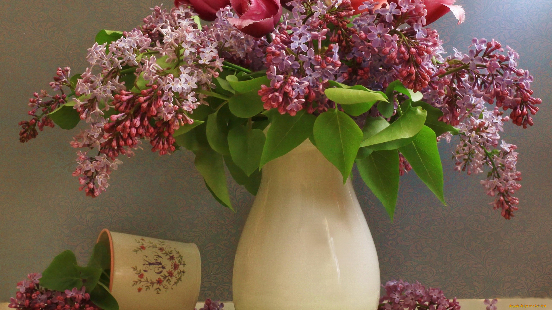 цветы, букеты, композиции, ваза, салфетка, сирень, тюльпаны