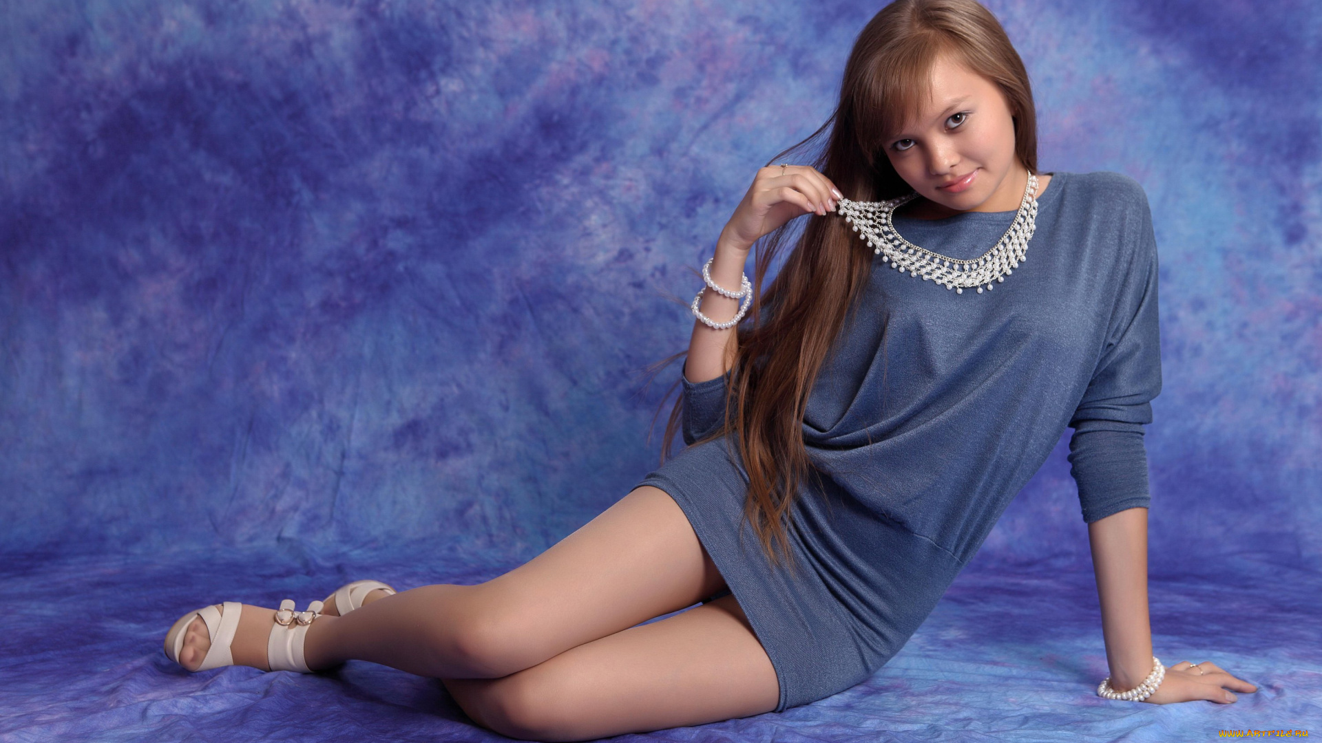 -Unsort, Брюнетки, Шатенки, regina, девушки, unsort, брюнетки, шатенки, платье, колготки, колье