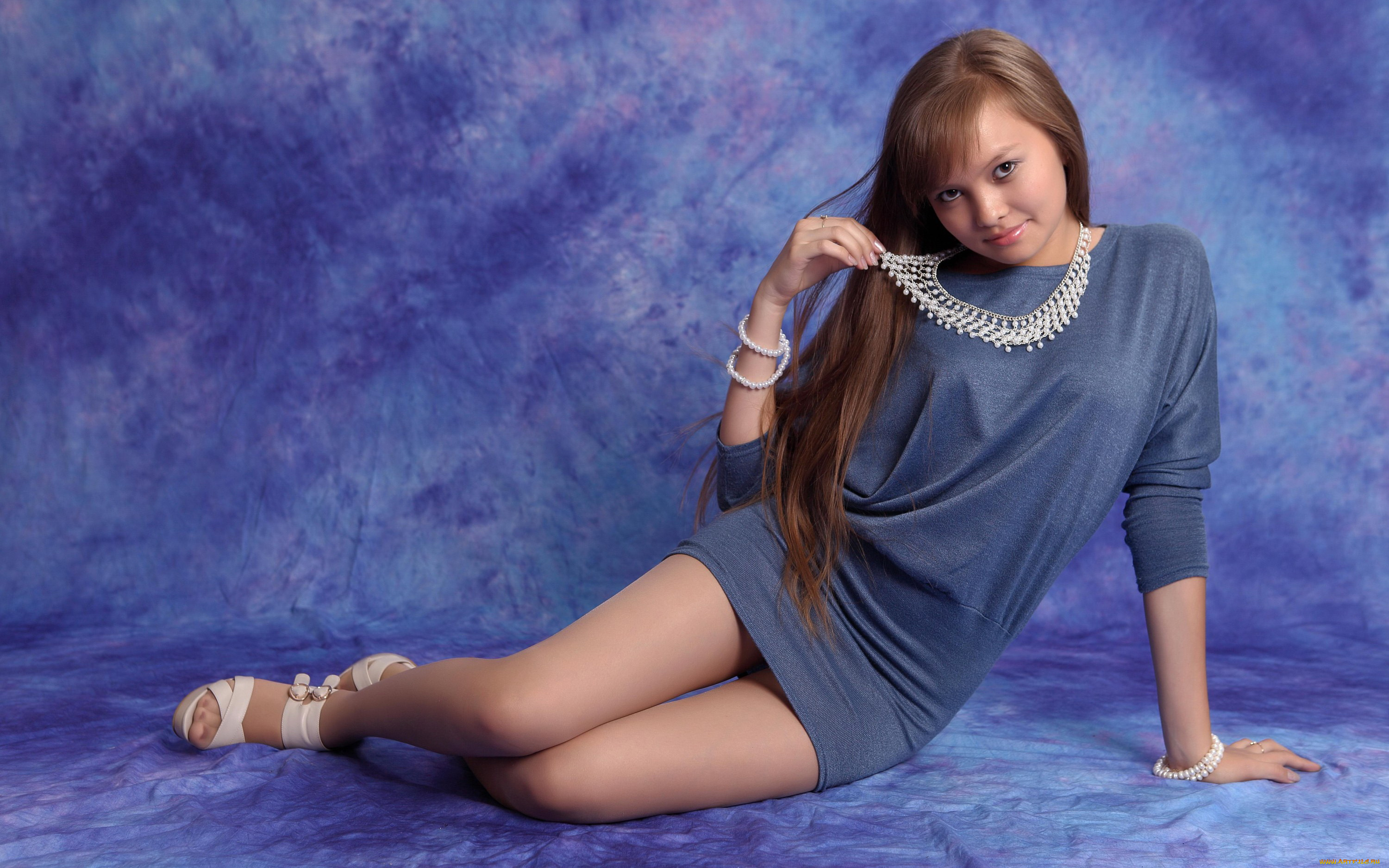 -Unsort, Брюнетки, Шатенки, regina, девушки, unsort, брюнетки, шатенки, платье, колготки, колье