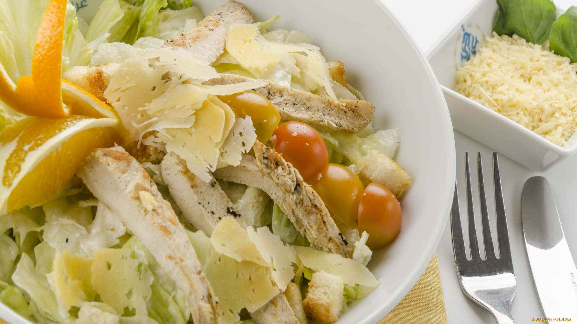 еда, салаты, , закуски, гренки, мясо, салат, зелень, соус