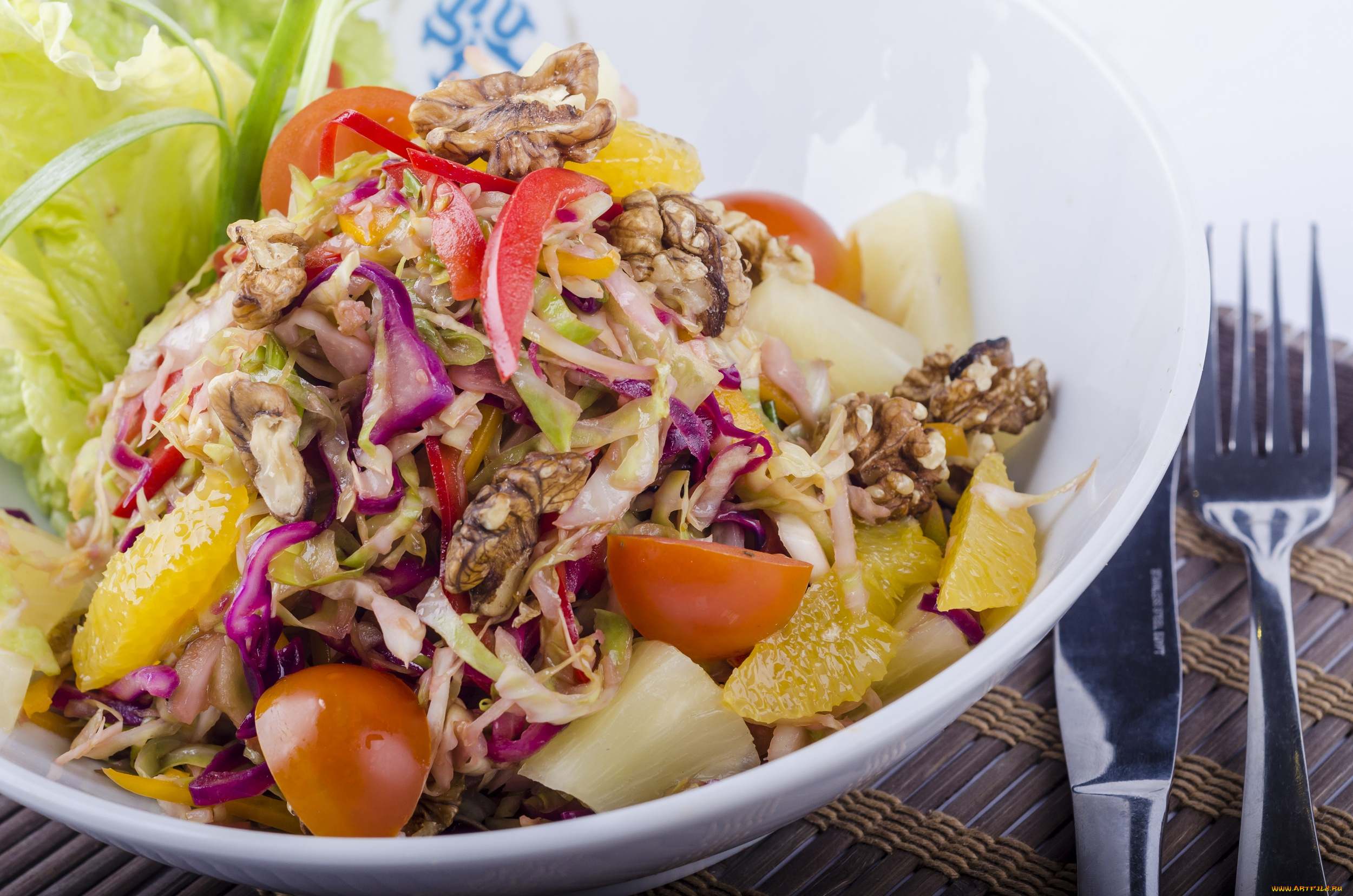 еда, салаты, , закуски, салат, орехи, соус, зелень